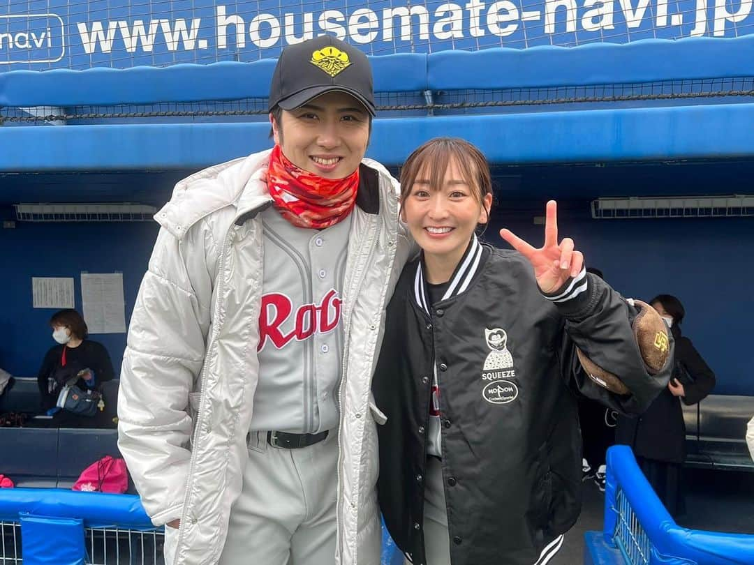 長崎望未さんのインスタグラム写真 - (長崎望未Instagram)「. 野球伝来150周年記念イベント⚾️✨  地元である愛媛県🍊 坊ちゃんスタジアムで🏟✨  日本プロ野球名球会VS松竹ロビンス  イベント試合をしてきました😍  尾上松也さんが監督をしてくださって 大好きなメンバーと野球できて  子供の頃見てたプロ野球選手と 試合をさせていただいたりと もうすっごく楽しすぎました🥰✨  記念すべきイベントで こんな経験ができて一生の思い出だ♥️  円陣の写真とかみんなと 団結してる感あってめっちゃ好き😂笑  みなさんありがとうございました🤭⚾️✨  #松竹ロビンス #野球 #チャリティーイベント  #野球イベント」1月30日 16時40分 - nozomi.nagasaki