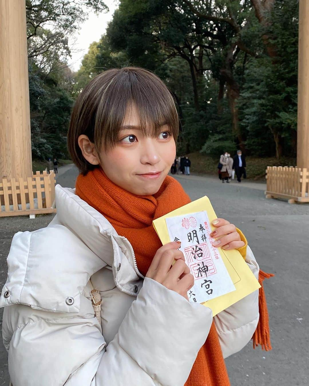 小坂田純奈さんのインスタグラム写真 - (小坂田純奈Instagram)「明治神宮に参拝行ってきた🫶🏻⛩  都内では初詣！  #明治神宮 #初詣 #冬服コーデ」1月30日 19時53分 - official_junata