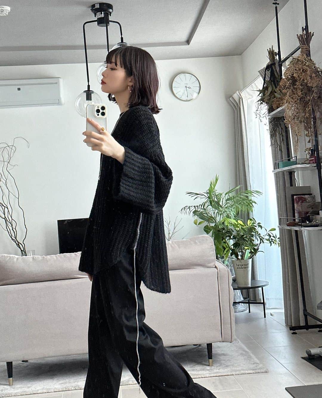 金澤楓さんのインスタグラム写真 - (金澤楓Instagram)「ALL BLACK🖤 遊び心のあるニットをプラス🫶  knit @sheer_com  pants @uniqlo_jp   #かえでの私服#outfit#ootd#allblack#ブラックコーデ#sheer#uniqlo」1月30日 21時10分 - kae_o51o