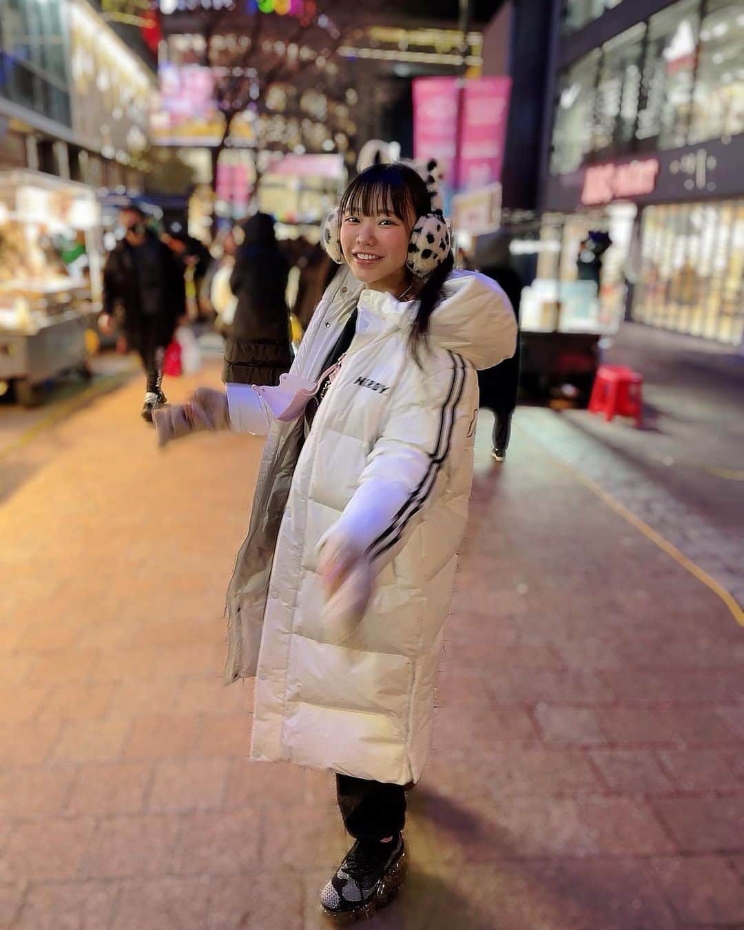 長澤茉里奈さんのインスタグラム写真 - (長澤茉里奈Instagram)「韓国楽しい🇰🇷💛 3年ぶりです😭❤️❤️  #한국여행  #명동  #サムギョプサル食べた #意外とあたたかいです」1月31日 12時09分 - marinanagasawa1008