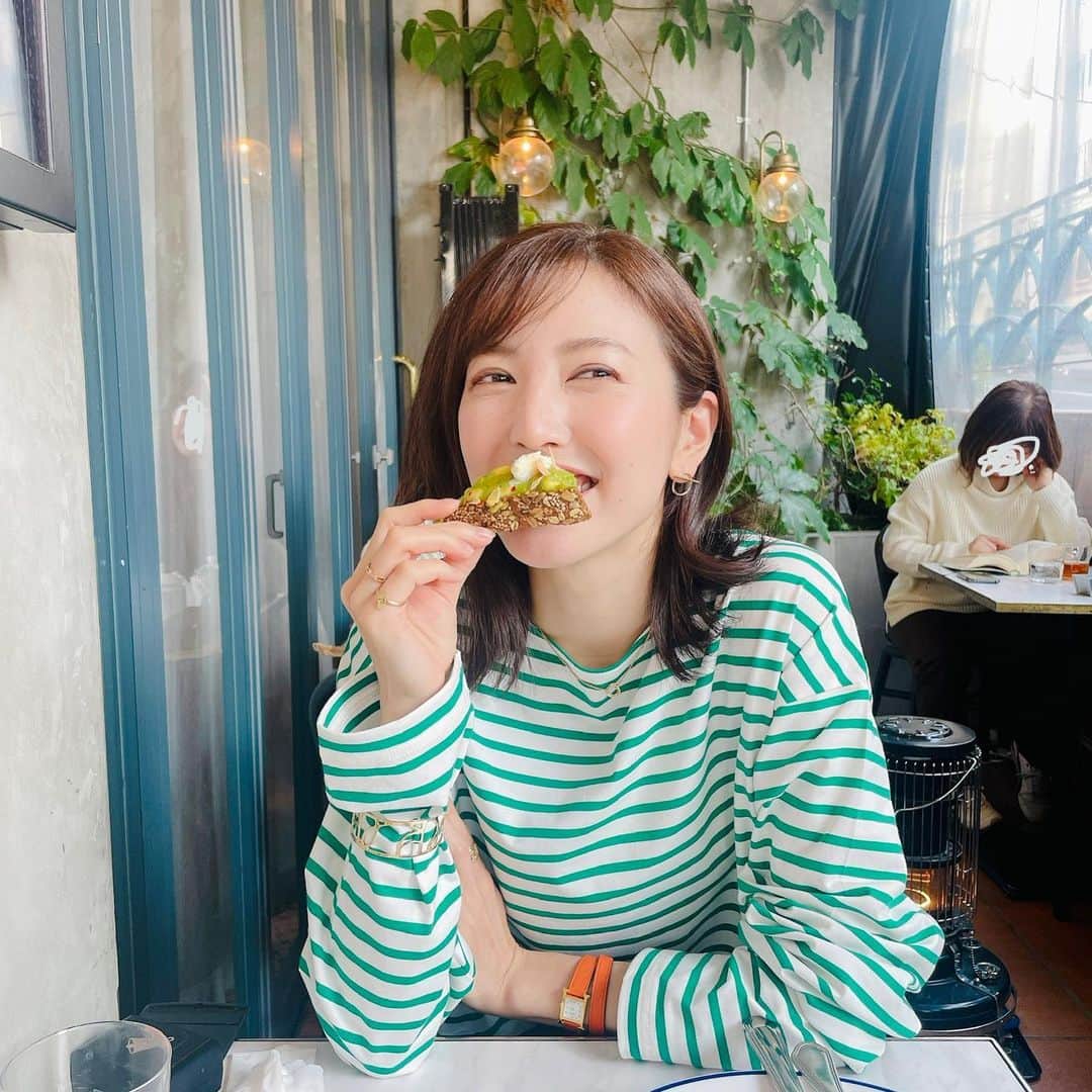 小澤陽子さんのインスタグラム写真 - (小澤陽子Instagram)「🥑🥪💚🌿🌵🥗🥒🍐  いつだかのアボカドトースト🥑 最高でした🥹💚  たまぁ〜に、家で再現してみています🍞笑  #全力脱力タイムズ #美食遺産 で #昔取り上げていたお店」1月31日 19時12分 - yoko.ozawa729