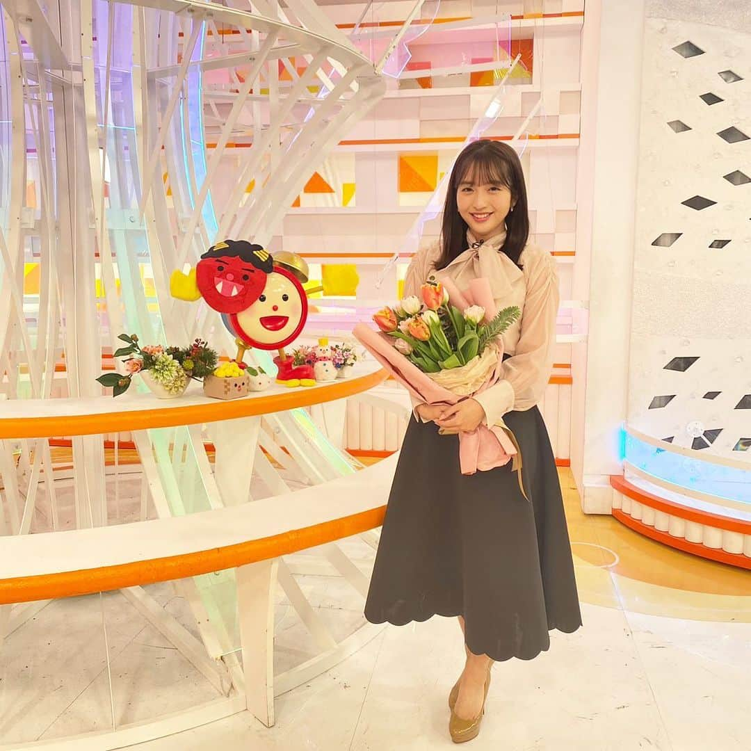 フジテレビ「めざましテレビ」さんのインスタグラム写真 - (フジテレビ「めざましテレビ」Instagram)「まりのです😊 今日1月31日は「愛妻の日」✨ということで、三宅さんも軽部さんも藤井さんもチューリップを渡すそうです🌷すてき💓  私もいつかプレゼントされたいですっ😇  #めざましテレビ #チューリップ」1月31日 20時06分 - mezamashi.tv