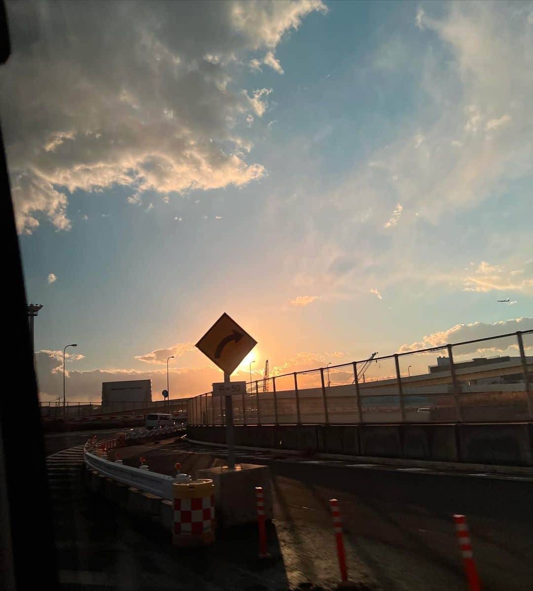 斉藤里奈さんのインスタグラム写真 - (斉藤里奈Instagram)「今までずーーと首都高湾岸線がだいすきだったけど最近はアクアラインがアツいです🐬」1月31日 20時37分 - rina_pyonpyon