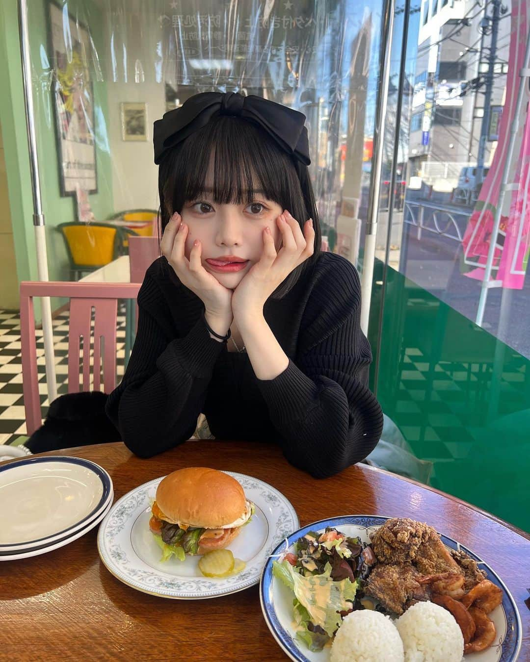 キム・イェリンさんのインスタグラム写真 - (キム・イェリンInstagram)「🖤🐰 ピクルスは食べれません #🥒アレルギー #오이알레르기」1月31日 21時02分 - peach_chu_