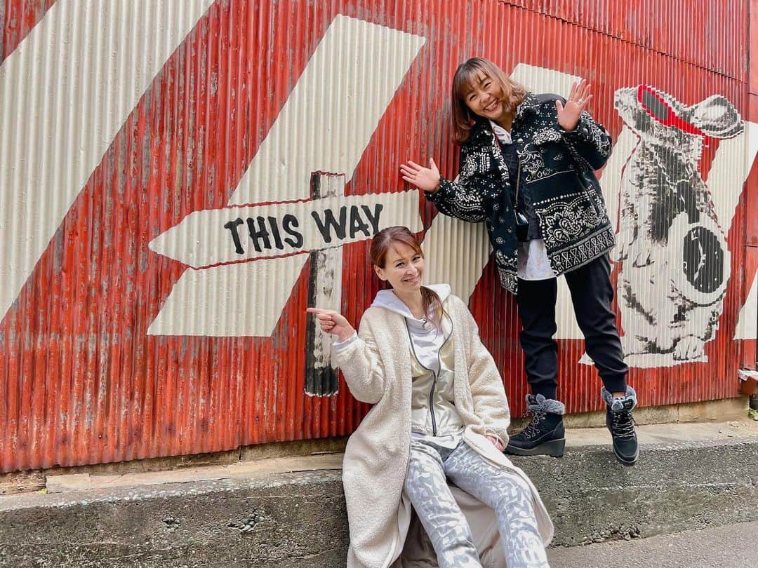 田中律子さんのインスタグラム写真 - (田中律子Instagram)「マネージャーからのお知らせ📺  明日9:26-11:13 テレビ東京『なないろ日和』生放送に 田中律子出演いたします！ (通販時間があるので、スタジオ本番は9:58~です👀)  ロケは、里井真由美さんと☺️ 梅沢海岸、我妻山公園では菜の花×富士山の素敵な景色、 壁画アートに、オーガニックランチ。。。 神奈川県二宮町を散策しながら、 クリアタイプの“アイブレラ"👓ご紹介してます。  ランチでいただいたビリヤニが美味しかったので 載せておきます🍽️🫖  ぜひぜひ、みなさまご覧くださいませ‼️  hairmake by @ikumin.hairmake  ありがとう🤍  #テレビ東京#なないろ日和 #薬丸裕英 さん #香坂みゆき さん #里井真由美 さん #田中律子 #二宮町#梅沢海岸 #吾妻山公園 #だいちや #のうてんき」1月31日 21時14分 - ri2kotanaka