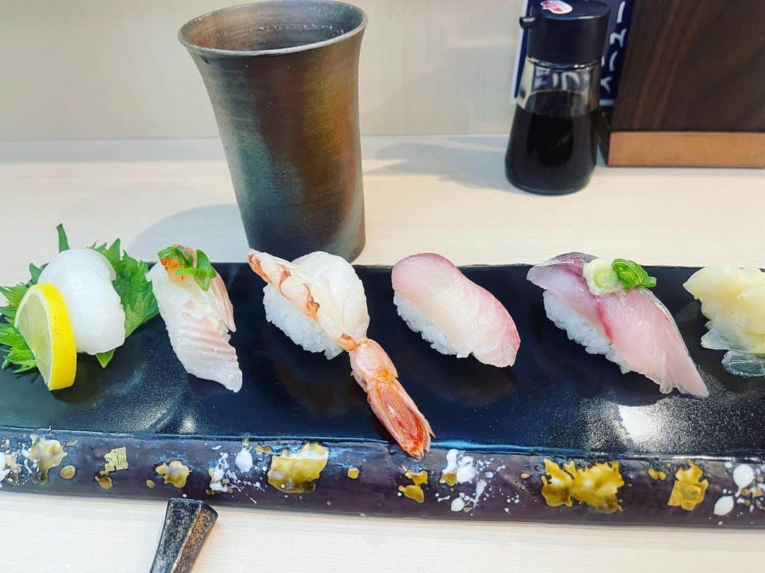 堀内敬子さんのインスタグラム写真 - (堀内敬子Instagram)「ロケ地でいただいた美味しいもの。  とにかく寒さとの戦いの現場でした。 キャストと、スタッフの人柄に、 助けられて、みんなで頑張りました。結局、人なんだなぁ😍  とても自分の財産になる作品でした。  お知らせまであと少し😍  お楽しみに！  #撮影 #みんなはあと少し #ロケ地でいただいたほんの一部 #大切な作品 #素晴らしいキャストスタッフ」1月31日 23時41分 - horiuchi_keiko