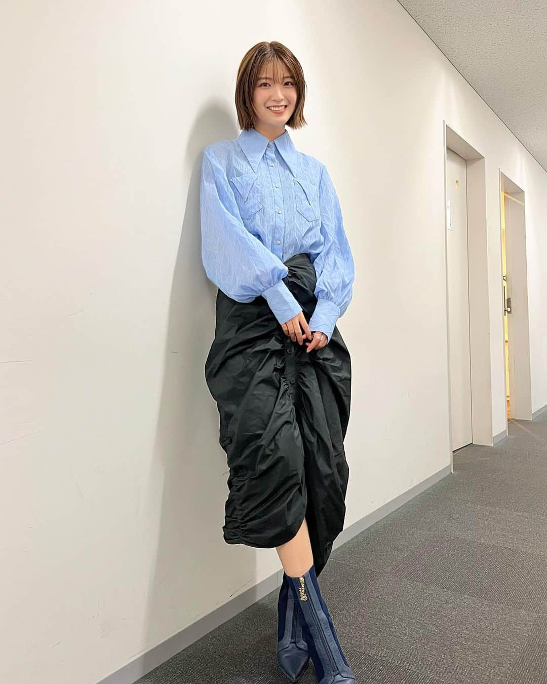 工藤美桜さんのインスタグラム写真 - (工藤美桜Instagram)「『なるみ・岡村の過ぎるTV』 工藤さんは襟付き好きだよね？ってマネージャーさんによく言われます。  wear @conn_tokyo accessory @nuen.ma @earrings_larc shoes @yelloshoes_official  👗　@stylistmikuishikawa  💄　@maaaaasahi0514」1月31日 23時51分 - mmio_kudo