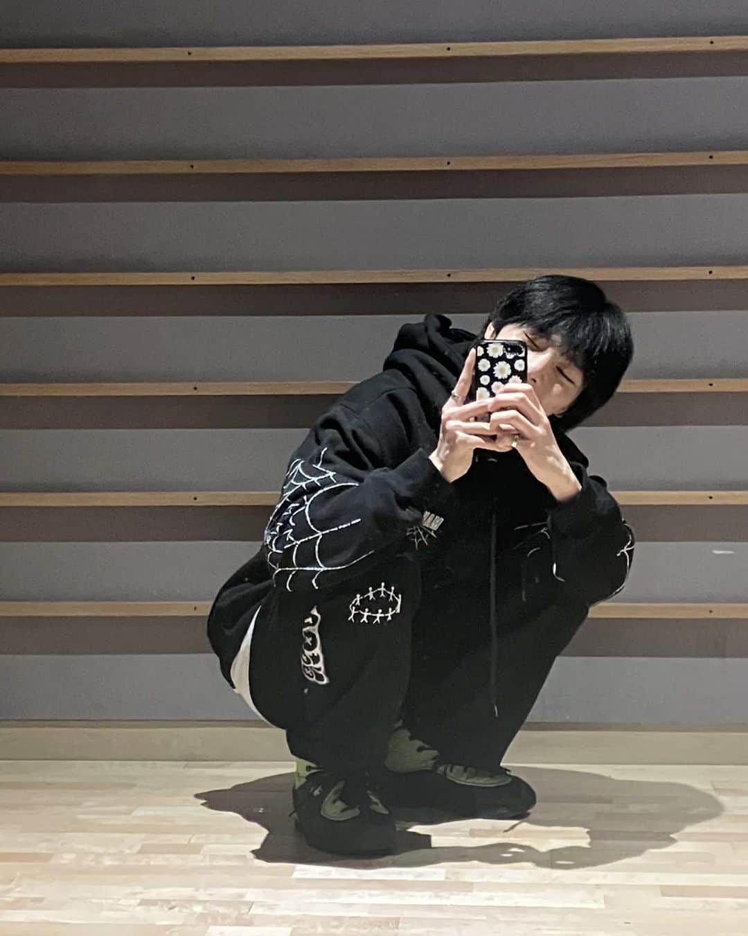 Stray Kidsさんのインスタグラム写真 - (Stray KidsInstagram)「세상 화려한 오늘의 연습복 #광고#StrayKids#STAY#OOTD#IN스타그램#🦊」2月1日 0時17分 - realstraykids