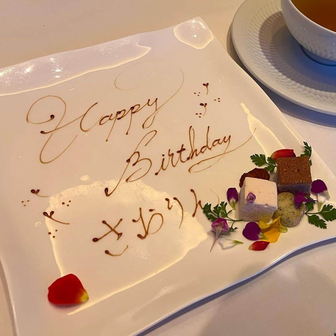 富永沙織さんのインスタグラム写真 - (富永沙織Instagram)「お誕生日のお祝いをしていただきました。感謝感謝です。 I had a birthday celebration. Thank you. ・ お祝いメッセージや想いを伝えてくださった皆様、本当にありがとうございます。 Thank you very much to everyone who conveyed my congratulatory message and thoughts. ・ #happytimes😊 #happytimetogether #mybirthdayparty #birthdayplate #誕生日プレート #誕生日🎂 #ありがとう✨ #ありがとうございます💕 #thankyouthankyouthankyou #感謝の気持ちを込めて #thankyoueveryone #happybirhtday #バースデープレート」2月1日 6時54分 - saori_tominaga