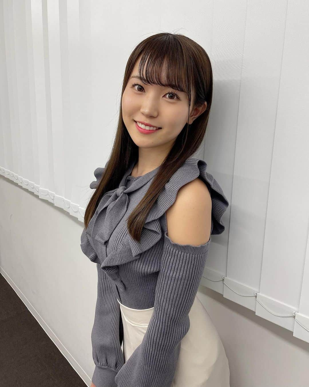 坂東遥さんのインスタグラム写真 - (坂東遥Instagram)「📧💬🛋️  おっぱいの下ぐらいまで 髪の毛を伸ばしたい…👸🏻  みんなロングはるか 好きかなー？」2月1日 12時04分 - b.haruka1103