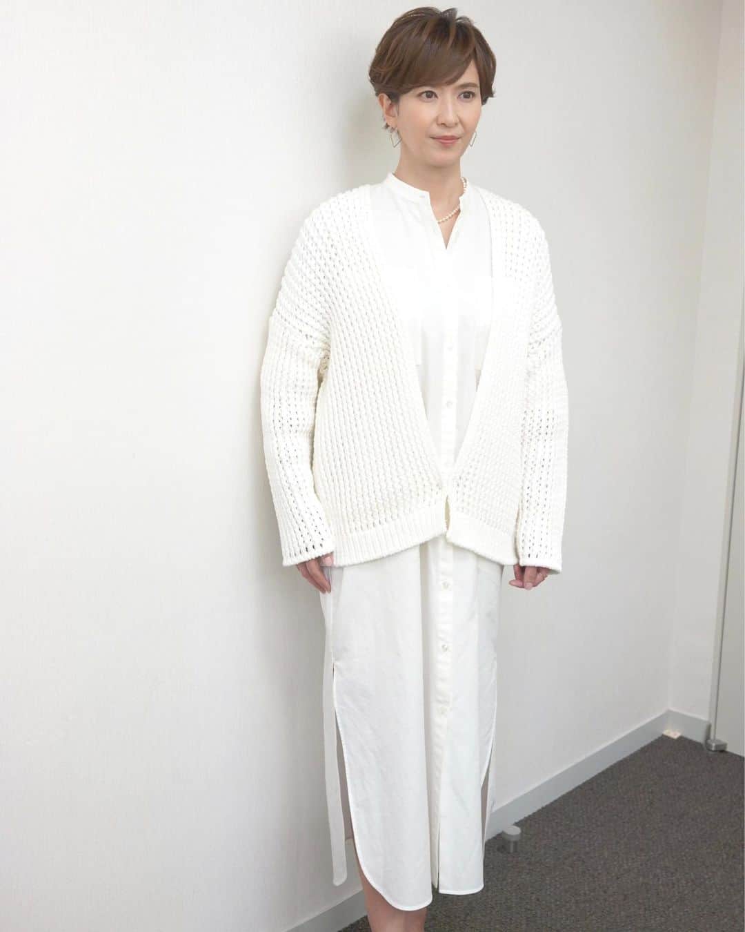 徳永有美さんのインスタグラム写真 - (徳永有美Instagram)「2023.2.1 もう2月か… 2023年のなんとなく目標を1月に沢山たてた。 やってくぞ💪😊  スタイリング @beigecomma  ヘアメイク @ka0000528  #今日のニット #だぼっとしてて #かわいかった〜 #スリット #けっこーはいってますねん」2月1日 14時04分 - yumi_tokunaga.official