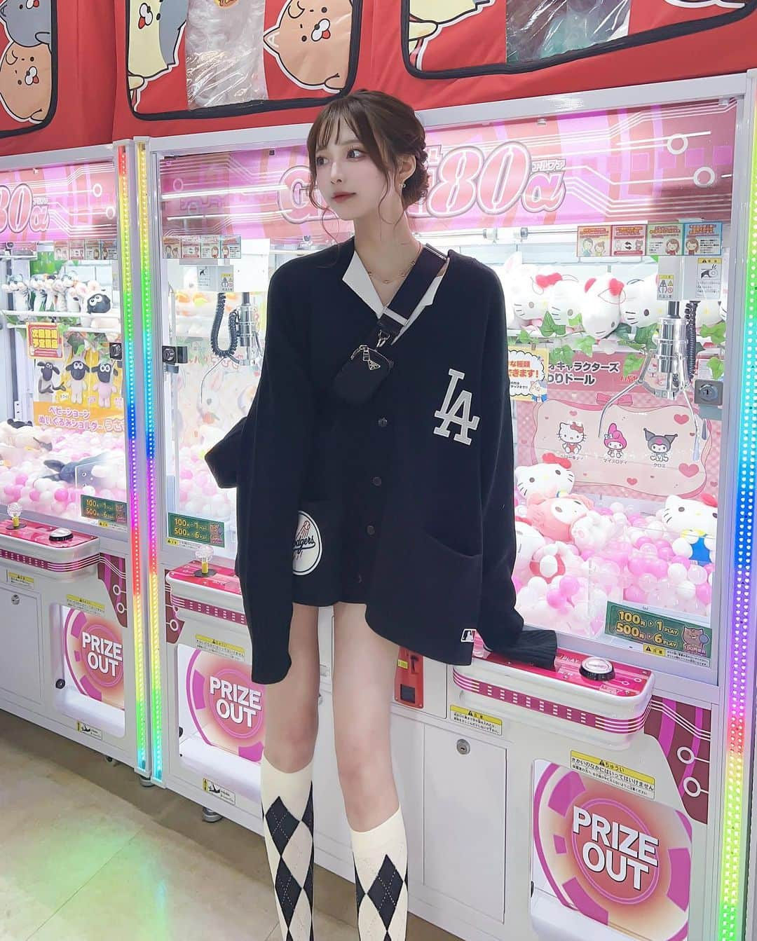 あやちゃんさんのインスタグラム写真 - (あやちゃんInstagram)「🥊❤️🌙👾 ゲーセン楽しい♥  FREAK'S STORE のMLBビッグシルエットカーディガン🖤 このダボッと感たまらん😋  ZOZOTOWNは届くの速くておすすめだよん🎶  初回は2000or1000円引き！☆  #ゲームセンター #ゲーセン #ボクシング  #ビッグシルエット #カーディガンコーデ #MBL #レタードカーディガン #浅草 #浅草カフェ #カジュアルコーデ #スニーカー女子 #スニーカーコーデ  #韓国ファッション #韓国ヘア  #ZOZOTOWN #ZOZOTOWN購入品 #ZOZO活 #PR」2月1日 20時09分 - aya.you.love.r