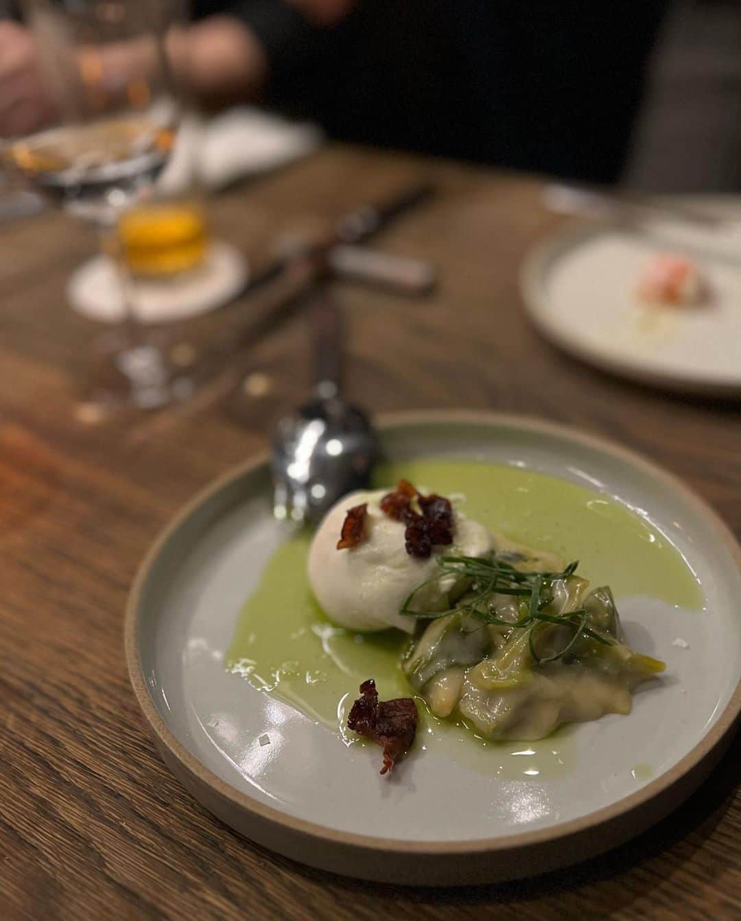 朝風れいさんのインスタグラム写真 - (朝風れいInstagram)「💗🍻🍽🍺💗  🍷𝕂𝕒𝕔𝕥𝕠🍾  foodもdrinkも美味しすぎた🥹🧡 アメリカンスタイルのお料理と、和の食材とのコラボが、京都ならではで、目にも美しかったなぁ✨🪷✨  写真ありすぎて、２回に分けての投稿になっちゃった😂  @kacto.kyoto  @tysonsandcompany   #kyoto #japan #京都 #cafe #restaurant #caferestaurant #kacto #tysonsandcompany #京都モーニング #京都ランチ #京都ディナー #京都カフェ #京都レストラン  #寺田心平 さん #天風いぶき さん @ibuki_amakaze #ありがとうございました 🍻  #hello #february #2月 #welcome」2月1日 23時54分 - rei.wd