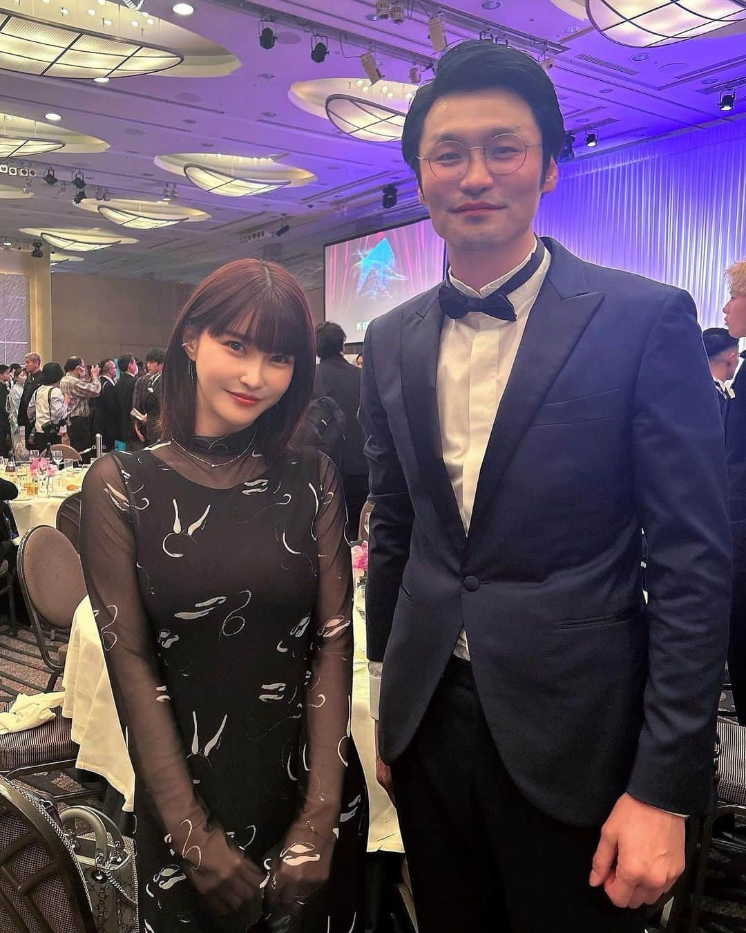 岸明日香さんのインスタグラム写真 - (岸明日香Instagram)「K-1 AWARDS 2022に招待して頂きました🥰 西澤アナと🫶 黒でおそろいコーデです🤭笑 とてもわくわくしたぁ✨ 2022年活躍された皆さん本当におめでとうございます💕  いつもお世話になっているプロデューサーの大木さん、先日Krushの解説でご一緒させて頂いたレオナペタス選手、佐藤嘉洋さん、みのりちゃん💕」2月2日 0時22分 - aspoo02