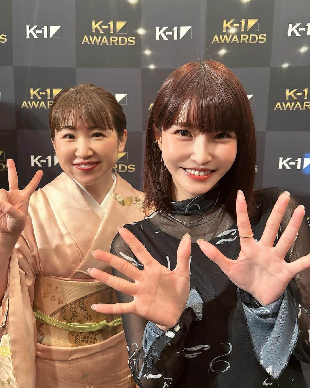 岸明日香さんのインスタグラム写真 - (岸明日香Instagram)「K-1 AWARDS 2022に招待して頂きました🥰 西澤アナと🫶 黒でおそろいコーデです🤭笑 とてもわくわくしたぁ✨ 2022年活躍された皆さん本当におめでとうございます💕  いつもお世話になっているプロデューサーの大木さん、先日Krushの解説でご一緒させて頂いたレオナペタス選手、佐藤嘉洋さん、みのりちゃん💕」2月2日 0時22分 - aspoo02