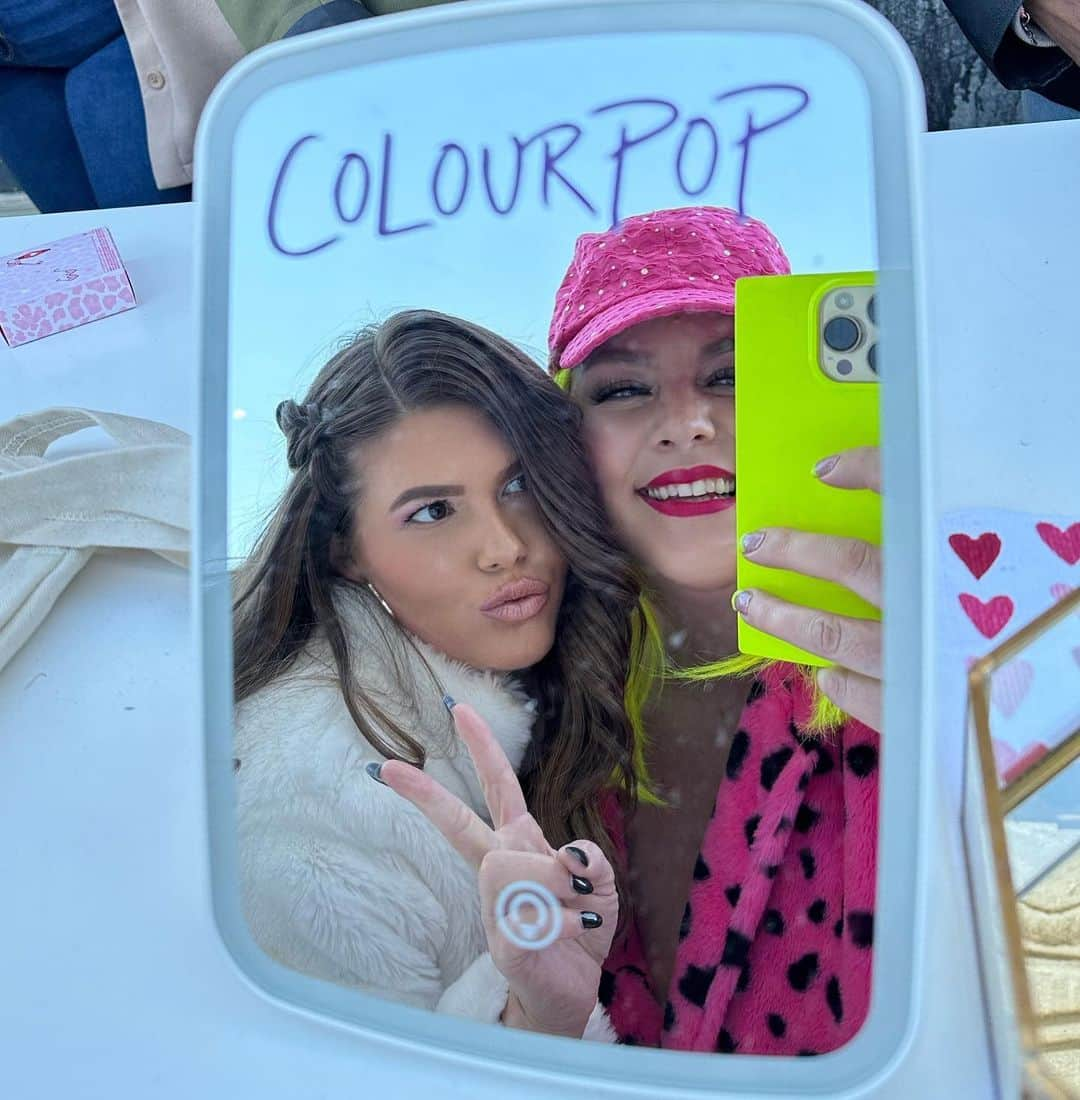 シャネル・ウエスト・コーストさんのインスタグラム写真 - (シャネル・ウエスト・コーストInstagram)「V-Day @colourpopcosmetics event was so cute 💕 Fave 1-7?」2月2日 11時35分 - chanelwestcoast