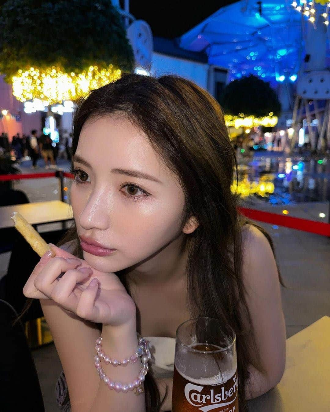 美女naviさんのインスタグラム写真 - (美女naviInstagram)「【美女navi ☻*】🍻Ʊ"-ʓ🍺 * * 今回ご紹介させていただく方は❤️ 南りほ さん ▶️▷ minami.riho  * * # Repost . . 最近ビールが好き🍻 このメイクポイントは、オレンジチーク🍊 . . 南りほ さん のアカウントには 他にも素敵な投稿が(*´﹀`) ぜひ覗いてみてくださいね🧡  * * * 美女navi掲載希望の方は⇒ @bijo_navi ❤️と # 美女navi 、# 美女ナビ タグ付け * 10代限定姉妹アカウント 美少女navi掲載希望の方は⇒ @bishojo_navi 💛と # ビショウジョナビ タグ付け * お願いします✨✨ * * 次回もお楽しみに...😍 * * #ストレートヘア #ロングヘア #さらさらヘアー #アイメイク #ビール好き #ビール女子 #外飲み #シンガポール旅行 #海外旅行 #お出かけコーデ #メイク #オレンジメイク #オレンジチーク  #ヘアケア #お酒好き女子  #赤リップ #ナチュラルメイク #ハーフメイク  #休日の過ごし方 #女子力アップ #女子力向上 #ナチュラルメイク #美意識 #美意識向上」2月2日 18時00分 - bijo_navi