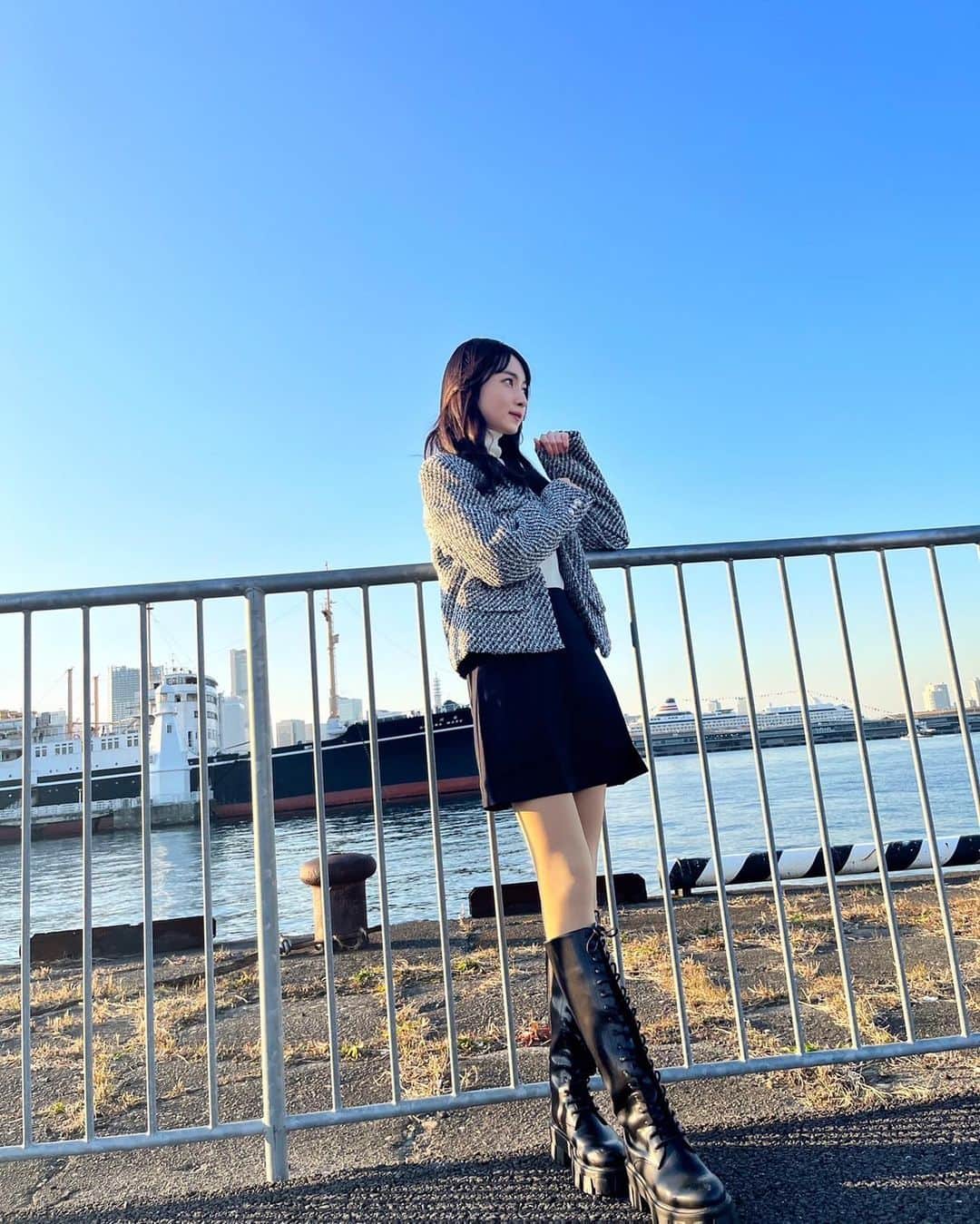 新潮社「ニコラ」さんのインスタグラム写真 - (新潮社「ニコラ」Instagram)「モノトーンな大人韓国コーデ𓂃𓈒𓏸︎︎︎︎  ツイード素材のジャケットを着て大人っぽくしました〜👩🏻 全身プチプラなのもポイントです‪‪☺︎‬  cardigan:SHEIN turtleneck:UNIQLO skirt:SHEIN boots:渋谷109で購入  #川原美杏#ミアン #ニコモSNAP#ニコモ#ニコラ#nicola#中学生#jc2#今日のコーデ#今日のコーデ#ootd#오오티디 #Mian_code」2月2日 18時33分 - nicola_snap