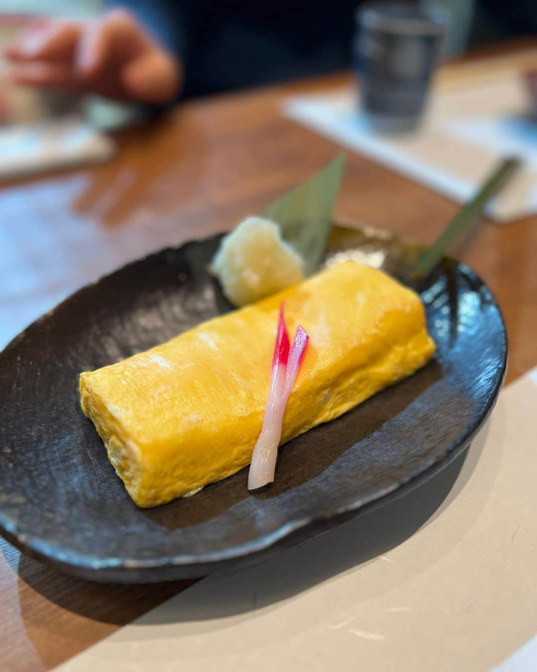 西野沙瑛さんのインスタグラム写真 - (西野沙瑛Instagram)「- 家族で鰻ランチ🥢 好きな食べ物は「鰻」と答えるくらい好きなの☺️  今回は、横浜センター南サウスウッドにオープンした  #つきじ宮川本廛 へ。 三田本店は行ったことあるから ここの鰻は美味しいって知ってたけど、 新店舗では鰻重以外のメニューも充実してて たくさん食べちゃった🫶🏻❤️  やっぱり美味しいもの食べると元気出るね💪🏻  #鰻 #鰻重 #鰻好き #家族ランチ」2月2日 18時53分 - sae_golf