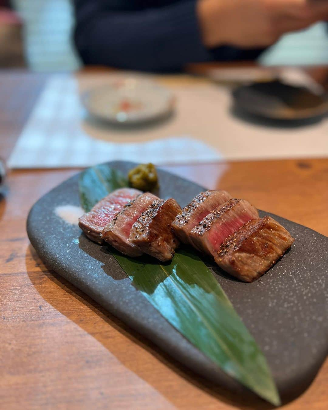 西野沙瑛さんのインスタグラム写真 - (西野沙瑛Instagram)「- 家族で鰻ランチ🥢 好きな食べ物は「鰻」と答えるくらい好きなの☺️  今回は、横浜センター南サウスウッドにオープンした  #つきじ宮川本廛 へ。 三田本店は行ったことあるから ここの鰻は美味しいって知ってたけど、 新店舗では鰻重以外のメニューも充実してて たくさん食べちゃった🫶🏻❤️  やっぱり美味しいもの食べると元気出るね💪🏻  #鰻 #鰻重 #鰻好き #家族ランチ」2月2日 18時53分 - sae_golf