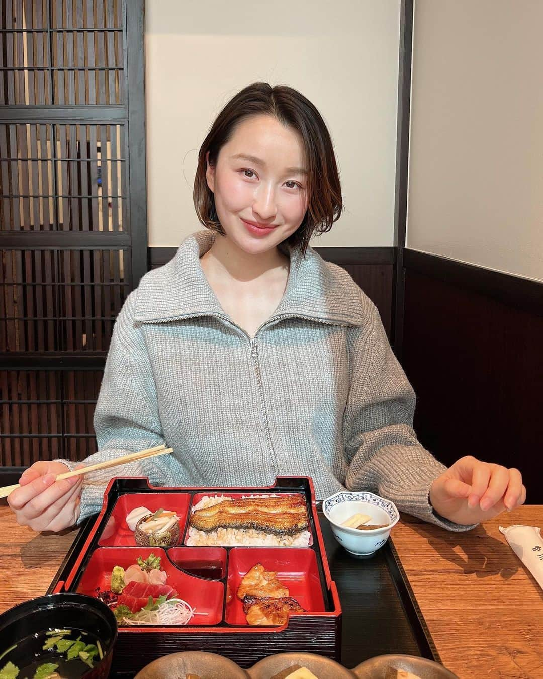 西野沙瑛さんのインスタグラム写真 - (西野沙瑛Instagram)「- 家族で鰻ランチ🥢 好きな食べ物は「鰻」と答えるくらい好きなの☺️  今回は、横浜センター南サウスウッドにオープンした  #つきじ宮川本廛 へ。 三田本店は行ったことあるから ここの鰻は美味しいって知ってたけど、 新店舗では鰻重以外のメニューも充実してて たくさん食べちゃった🫶🏻❤️  やっぱり美味しいもの食べると元気出るね💪🏻  #鰻 #鰻重 #鰻好き #家族ランチ」2月2日 18時53分 - sae_golf