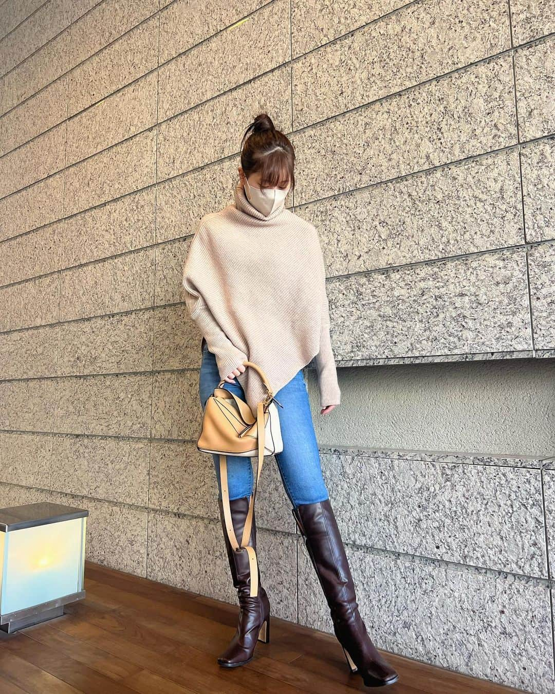 今井美桜さんのインスタグラム写真 - (今井美桜Instagram)「＊ デザイン性のあるニット🧶♡ かわいい〜！  横のスリットがまたたまらない！ 色々な合わせができそうだなぁ✌️  #emmy #acym  #ニットコーデ  #ロングブーツ」2月2日 19時24分 - mio_ima49