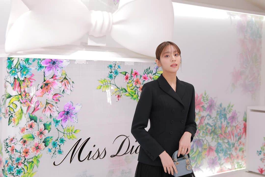 貴島明日香さんのインスタグラム写真 - (貴島明日香Instagram)「‍ ‍ 💐 ‍ @DIORBEAUTY @DIOR #ディオールブルーミングラブガーデン #ミスディオールブルーミングブーケ #SUPPORTEDBYDIOR」2月2日 20時10分 - asuka_kijima