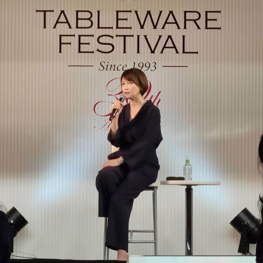 辺見えみりさんのインスタグラム写真 - (辺見えみりInstagram)「今日は @tablewarefestival  のトークショー😌  テーブルウェアの話や、色々こだわりの部分などお話しして、楽しかったぁ♪」2月2日 21時53分 - emiri_hemmi