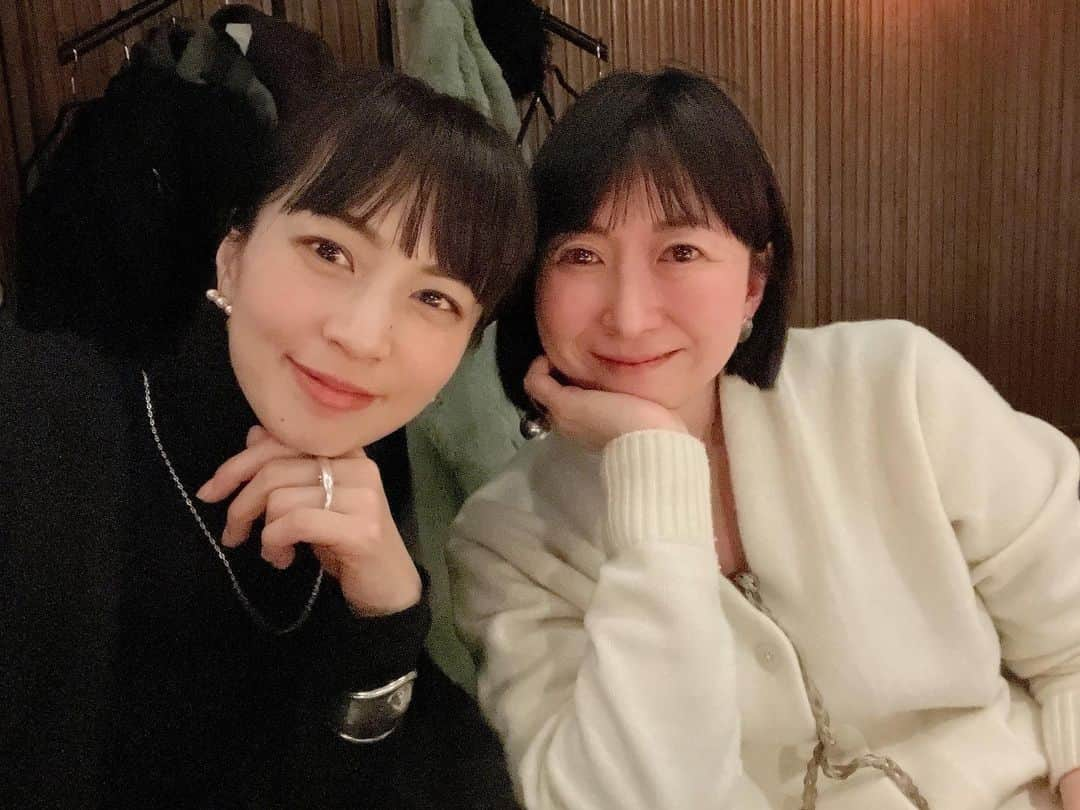 安田美沙子さんのインスタグラム写真 - (安田美沙子Instagram)「いつかのまいまいとデート♥️  夜の外食とか、あんまり行けてなかったから。。。  幸せすぎた。。  西麻布の夜も久しぶりで、ドキドキする私。笑  どのお料理も、想像の付かない味で、五感の刺激された夜になりました✨  沢山本も出されている米澤シェフ、美味しいお食事ありがとうございました✨  まいまいのおみやげ🤍  「M」がなんて可愛いの😍 またすぐに会いたいなぁ✨大好きなまいまい！  #dinner #nocode  #thanks #nishiazabu @maikodeluxe  @yone_asakusa」2月3日 0時05分 - yasuda_misako