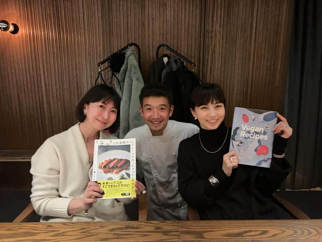 安田美沙子さんのインスタグラム写真 - (安田美沙子Instagram)「いつかのまいまいとデート♥️  夜の外食とか、あんまり行けてなかったから。。。  幸せすぎた。。  西麻布の夜も久しぶりで、ドキドキする私。笑  どのお料理も、想像の付かない味で、五感の刺激された夜になりました✨  沢山本も出されている米澤シェフ、美味しいお食事ありがとうございました✨  まいまいのおみやげ🤍  「M」がなんて可愛いの😍 またすぐに会いたいなぁ✨大好きなまいまい！  #dinner #nocode  #thanks #nishiazabu @maikodeluxe  @yone_asakusa」2月3日 0時05分 - yasuda_misako