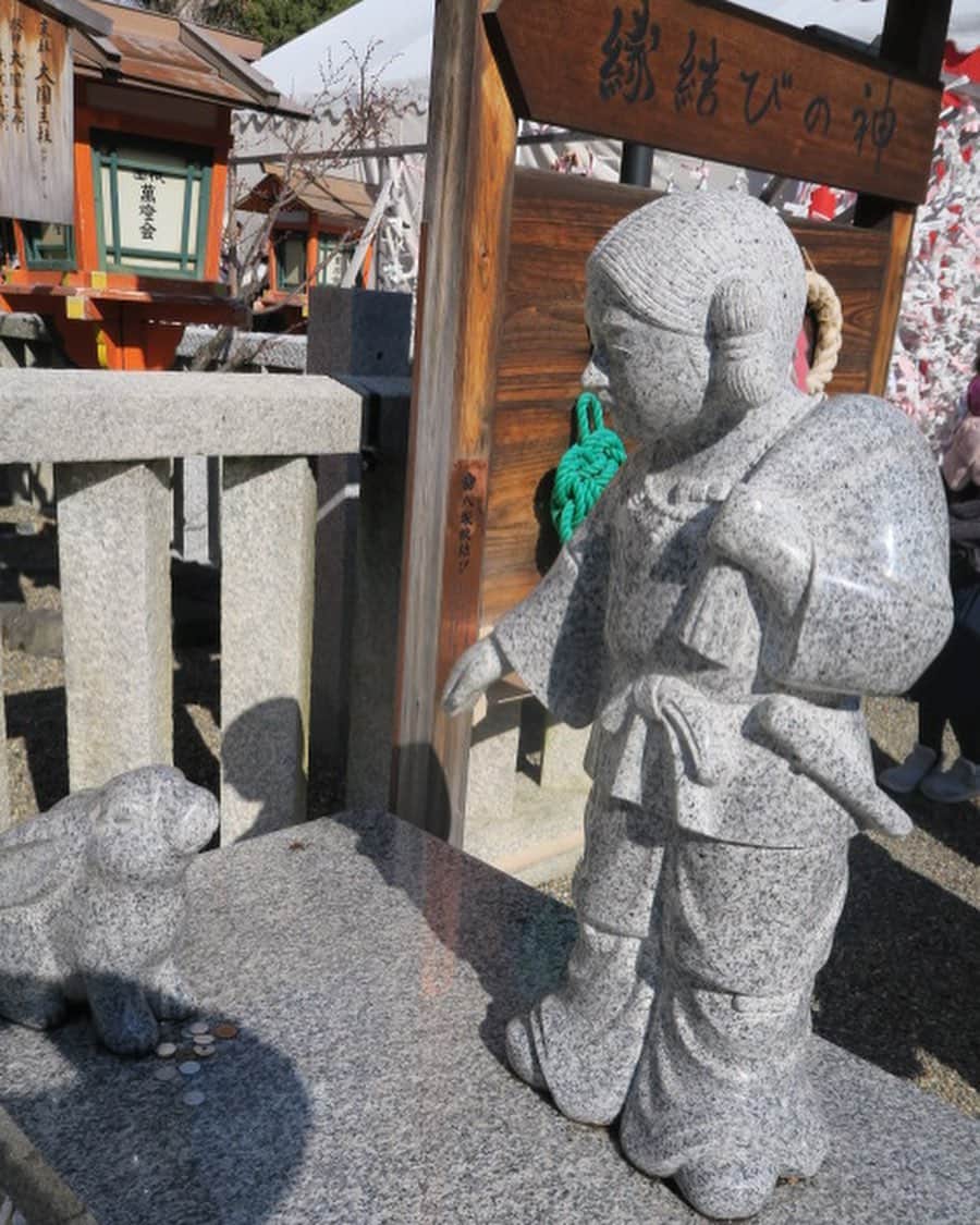 朝風れいさんのインスタグラム写真 - (朝風れいInstagram)「✨⛩✨  八坂神社  お天気良すぎて気持ち良かったー☀️  3.4枚目の写真からお日様パワー伝わるかな？🥰  スサノオの民もおったじょ🙂  #八坂神社  #kyoto #japan #trip #travel #京都 #京都旅行  #お天気 #ハロ現象  #同期 #天風いぶき #スサノオ #民 #初舞台 #雪組  @ibuki_amakaze」2月3日 10時22分 - rei.wd