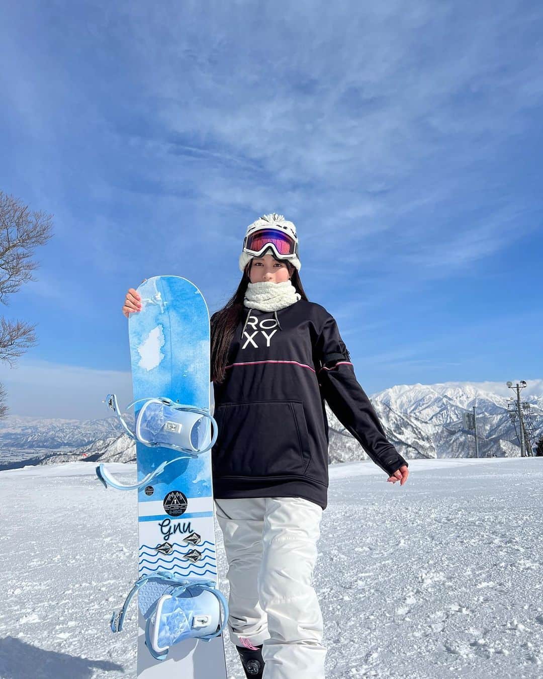 ちとせよしのさんのインスタグラム写真 - (ちとせよしのInstagram)「ターンだいぶ上手くなりました！🏂✨ スピード出てくるとまだちょっと怖いけど…:( '-' ):  #スノボ #スノボ女子 #スノボウェア #roxy #roxysnow #snowboarding」2月3日 17時44分 - chitose_yoshino