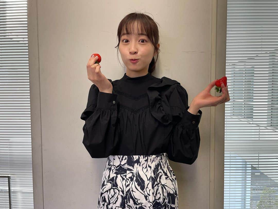 林佑香さんのインスタグラム写真 - (林佑香Instagram)「昨日はO.A後に私もいちごをいただきました〜🍓 甘酸っぱくて美味しかった☺️✨ ごちそうさまでした〜！」2月3日 17時57分 - yuka.hayashi_