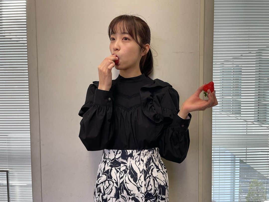 林佑香さんのインスタグラム写真 - (林佑香Instagram)「昨日はO.A後に私もいちごをいただきました〜🍓 甘酸っぱくて美味しかった☺️✨ ごちそうさまでした〜！」2月3日 17時57分 - yuka.hayashi_