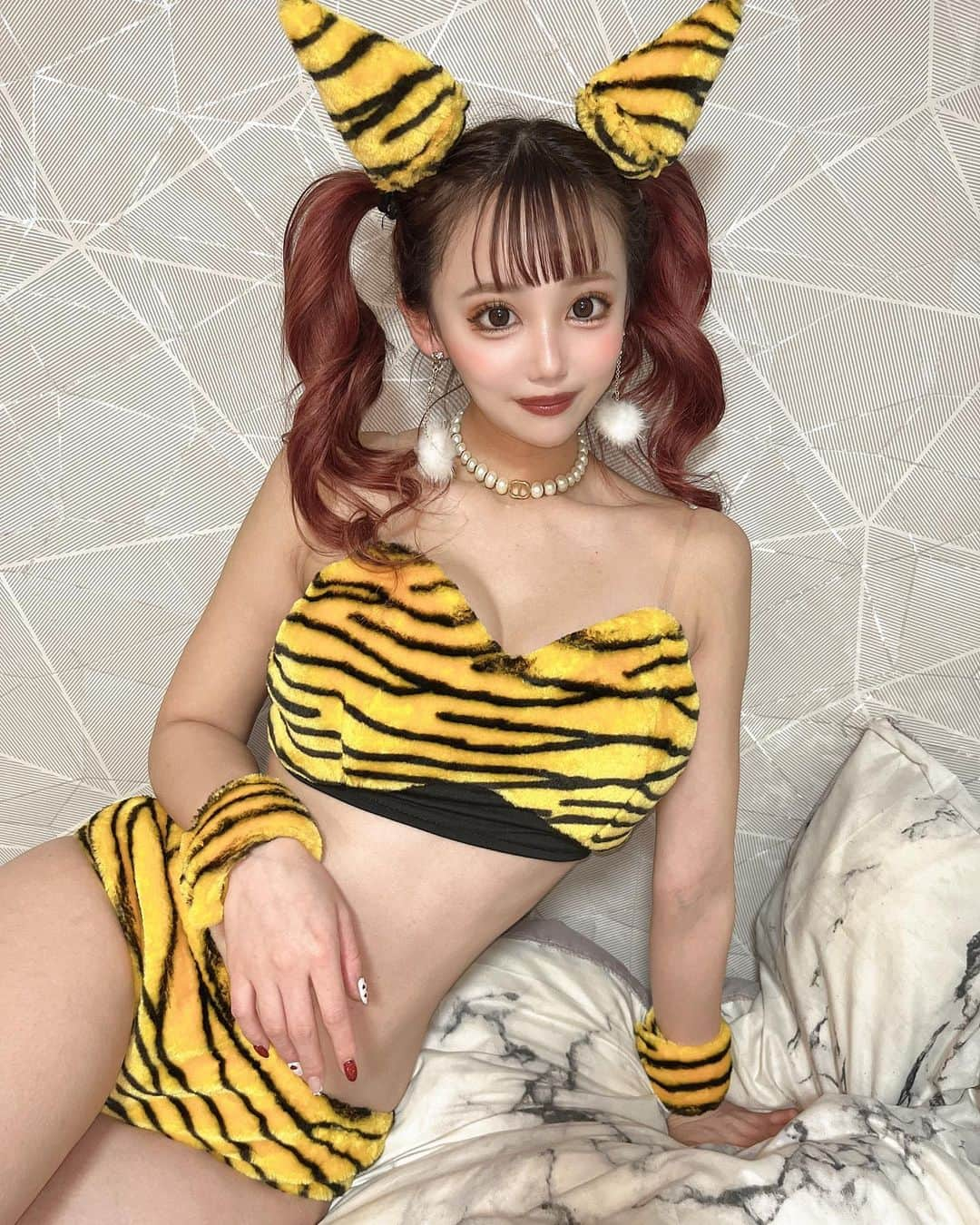 くまみゆさんのインスタグラム写真 - (くまみゆInstagram)「. . 節分の日だから👹になったよん！ あとツインテールの日だったよね？昨日 ダブルです😝 . . #節分の日　#ラムちゃんコスプレ　#コスプレ　#鬼コスプレ」2月3日 18時19分 - kumamiyu.24