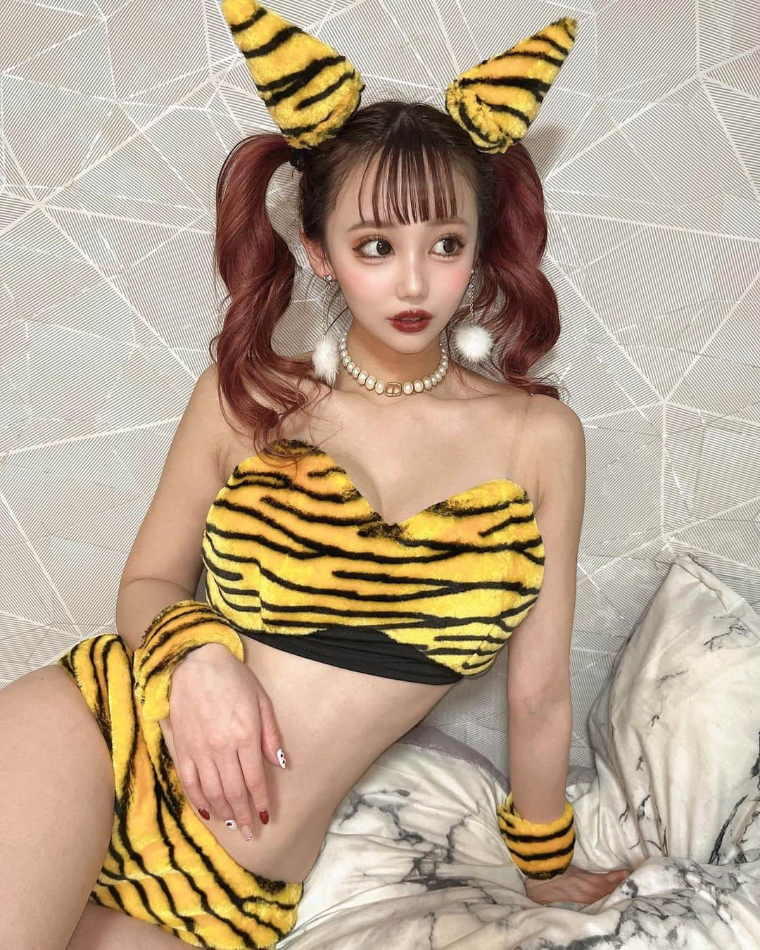 くまみゆさんのインスタグラム写真 - (くまみゆInstagram)「. . 節分の日だから👹になったよん！ あとツインテールの日だったよね？昨日 ダブルです😝 . . #節分の日　#ラムちゃんコスプレ　#コスプレ　#鬼コスプレ」2月3日 18時19分 - kumamiyu.24