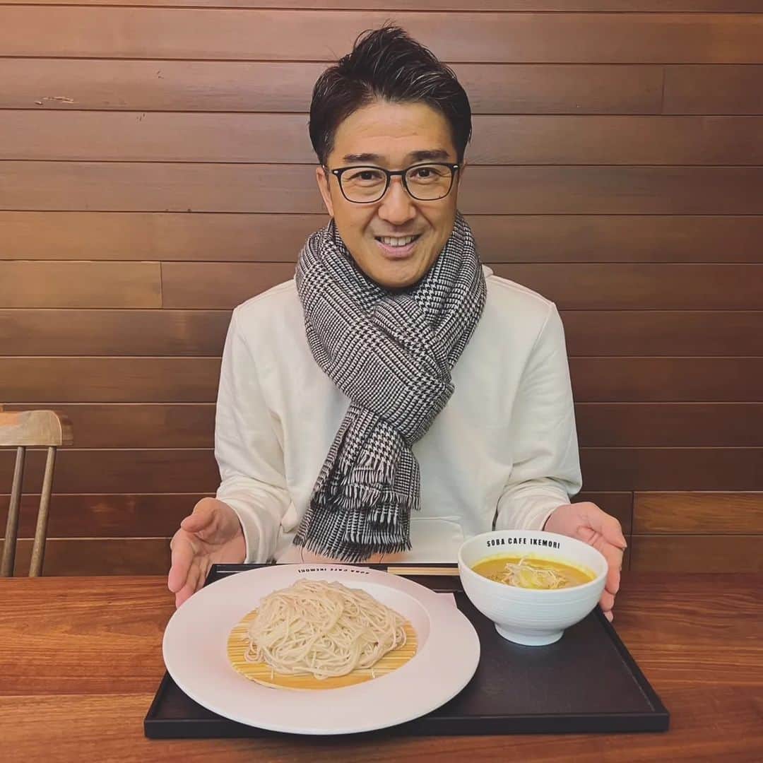 池森秀一さんのインスタグラム写真 - (池森秀一Instagram)「今日のランチは「SOBA CAFE IKEMORI」で海老カレーつけ蕎麦！！これマジでクセになります。って言うか、なっています^_^ DEEN #池森秀一 #musicproducer #DEEN蕎麦森 #池森そば #sobacafeikemori」2月3日 20時45分 - ikemori_shuichi