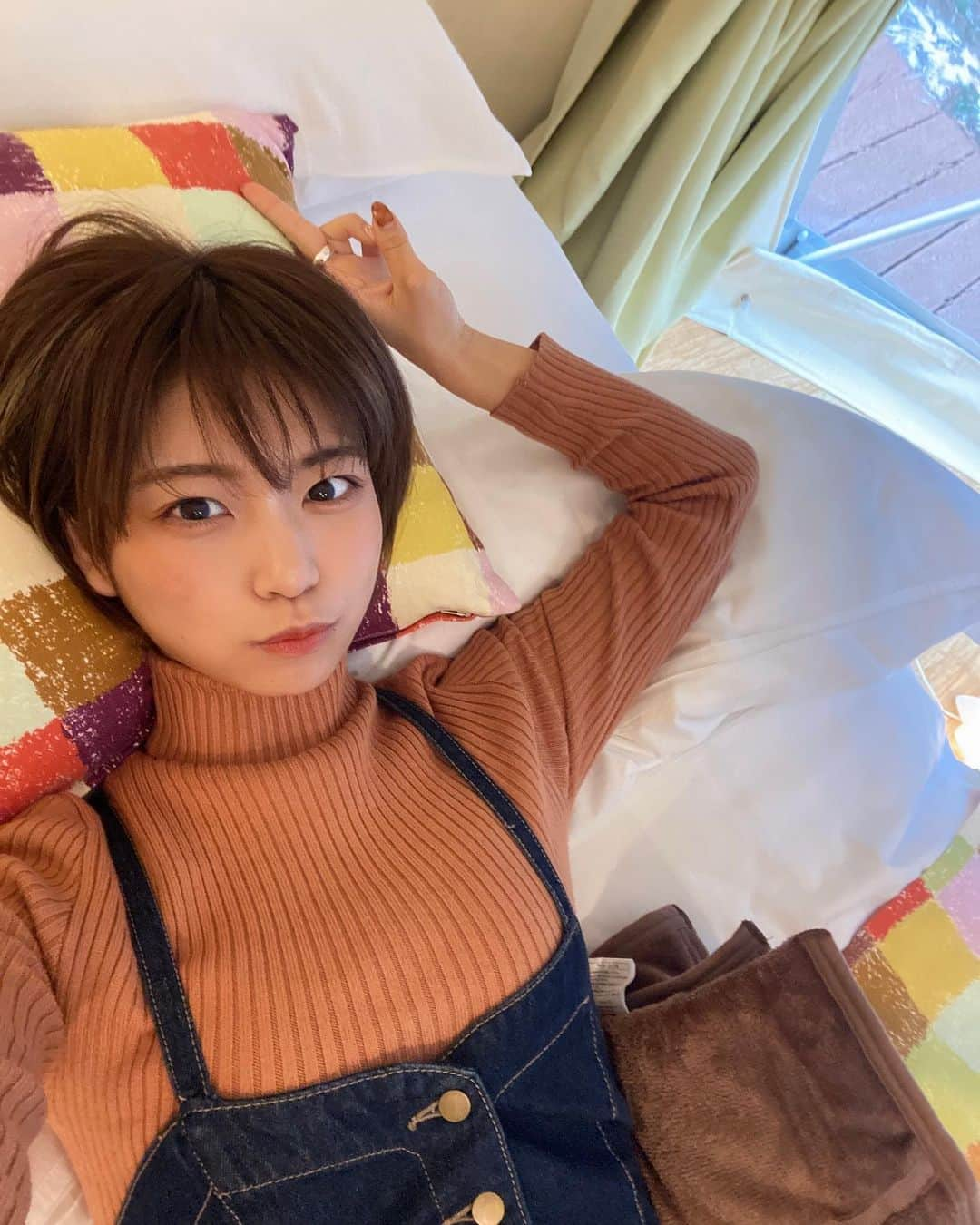 小坂田純奈さんのインスタグラム写真 - (小坂田純奈Instagram)「冬のグランピング🫰🏻❤️‍🔥  栃木の宇都宮の近くにあるブリリアントヴィレッジ( @brilliant.village)でグランピングしてきた💙  施設全体がめちゃくちゃ綺麗で、部屋も広いしご飯も美味しいし、時間毎に貸切にできるお風呂も最高すぎた🥺❤️‍🔥 部屋に暖房付いててめちゃくちゃ暖かかった！！  栃木のお酒飲みながら美味しいご飯食べて幸せ🍺  この時期のグランピングは他の時期と比べて値段もリーズナブルだし防寒対策ちゃんとしてけばめちゃくちゃ楽しめるから個人的にめちゃおすすめ！  PR @brilliant.village #ブリリアントヴィレッジ日光 #ドームテント #地産地消ごはん #日光レジャー #日光宿泊 #栃木キャンプ #日光観光 #グランピング #グランピング関東 #栃木観光 #栃木旅行」2月3日 21時16分 - official_junata