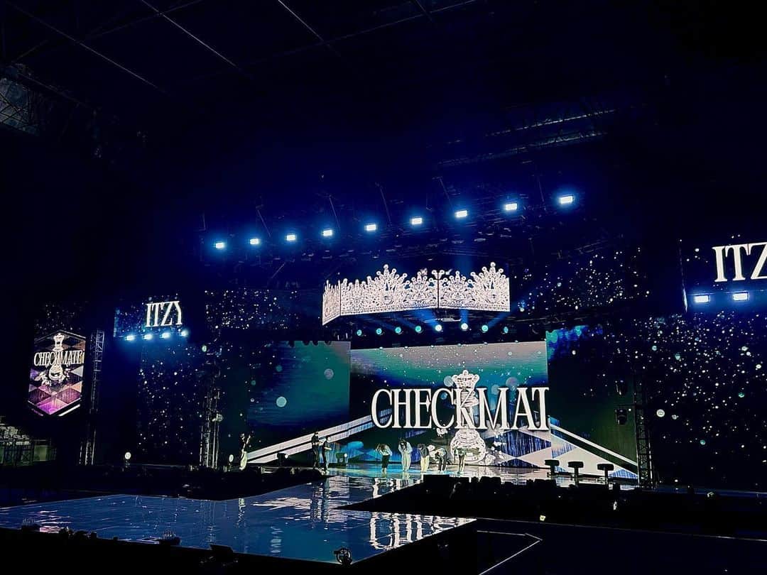 ITZYさんのインスタグラム写真 - (ITZYInstagram)「ITZY THE 1ST WORLD TOUR <CHECKMATE> in #JAKARTA  Get ready for tomorrow! ✨  #ITZY #MIDZY  #ITZY_WORLD_TOUR ✈️」2月3日 23時11分 - itzy.all.in.us