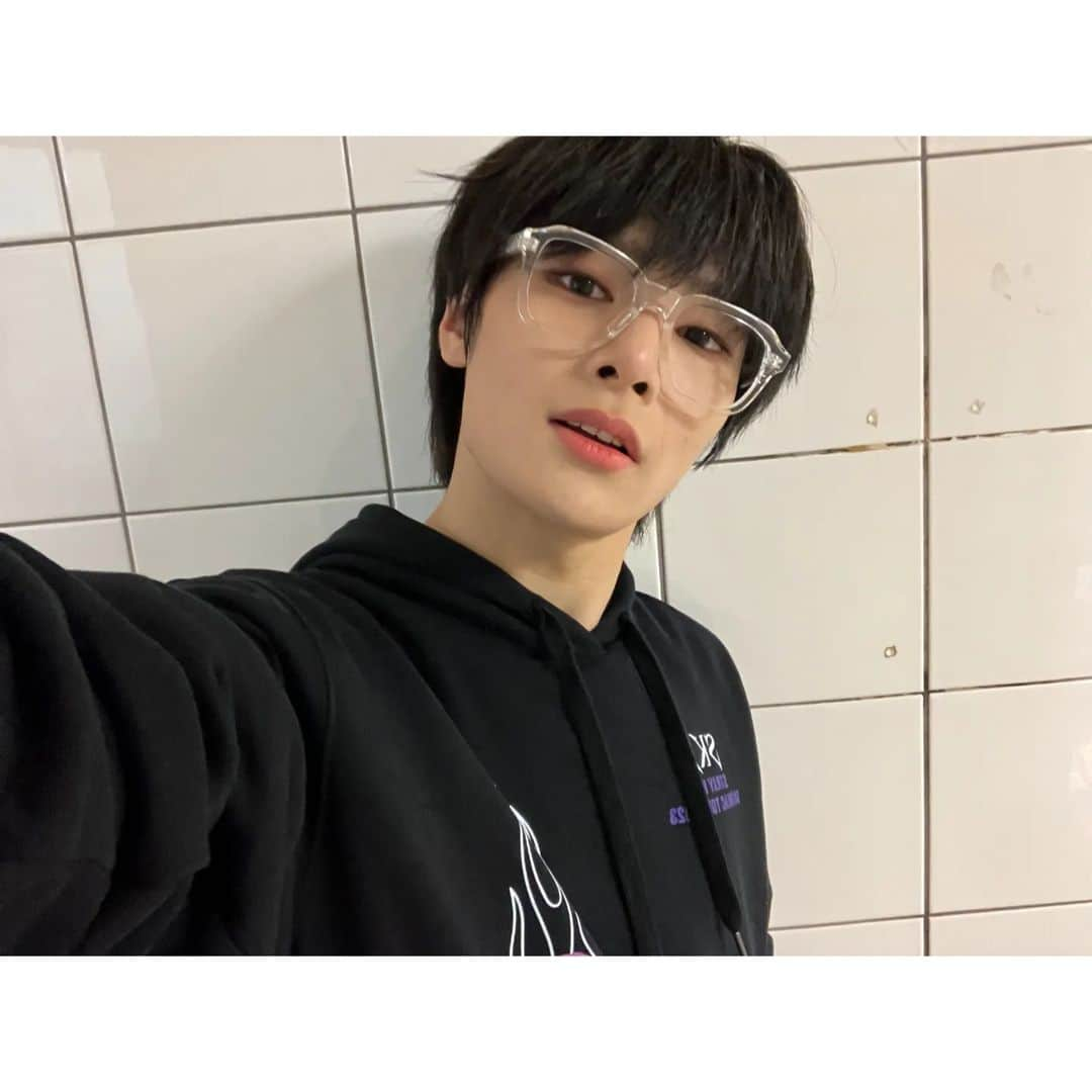 Stray Kidsさんのインスタグラム写真 - (Stray KidsInstagram)「방콕 즐거웠어요 ㅎㅎㅎ💕  스테이 고마워💕 #StrayKids#STAY#OOTD#IN스타그램#🦊」2月4日 3時24分 - realstraykids