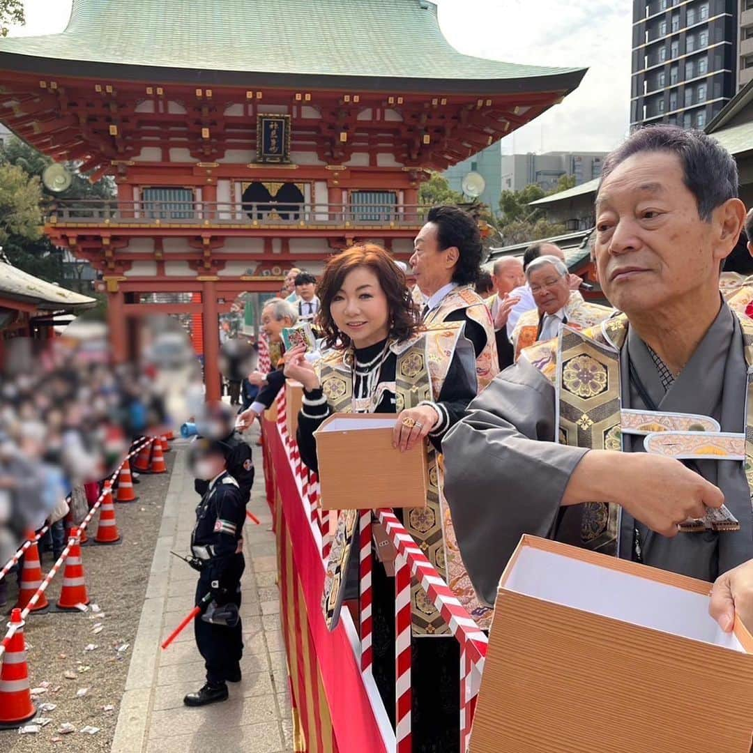 モモコさんのインスタグラム写真 - (モモコInstagram)「3年振りに生田神社の豆まきに旦那と一緒に参加しました❗️ 久々で楽しかったです😆 桐谷さんやらいろいろ会えました💕  #ハイヒールモモコ #👠 #👠🍑 #CHANEL #シャネラー #グルメ #アメブロ  #YouTube #モモコ新聞 #節分 #生田神社 #豆まき #月亭八方 師匠 #桂小文枝 師匠 #NMB48 #新澤菜央 ちゃん #原かれん ちゃん #平山真衣 ちゃん #貴島明日香 ちゃん #桐谷広人 さん #山口かおる さん」2月4日 11時46分 - highheel_momoko