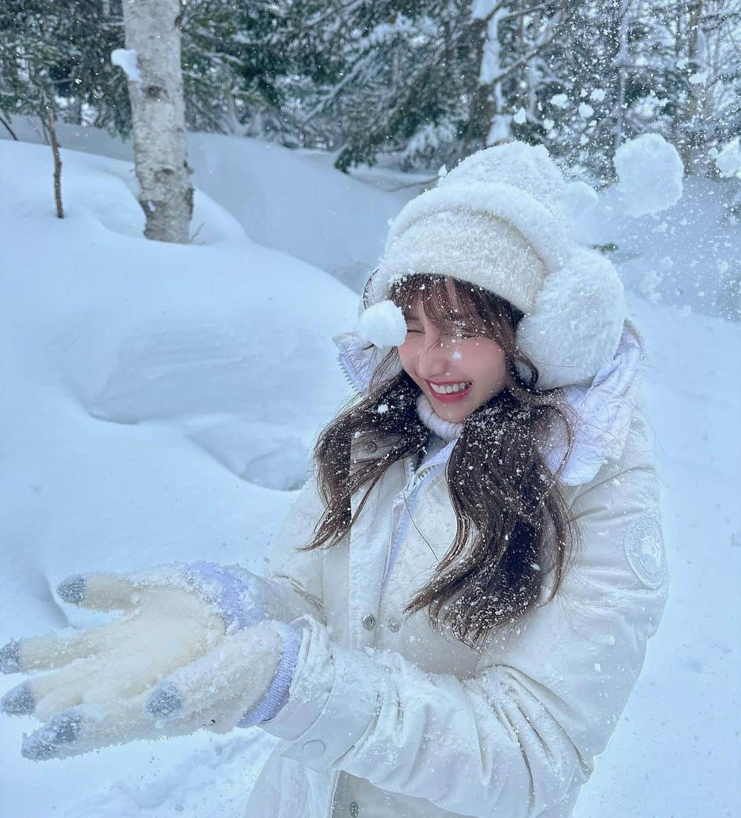 ゆかちんさんのインスタグラム写真 - (ゆかちんInstagram)「全部、雪のせいだ⛄️*❅·̩͙  雪質がふわふわ𓂃𓈒❄️⛄️ ４枚の写真ならどれがすき？  #japan#hokkaido#hokkaidotrip #snowchallenge#snowmountain #北海道#北海道旅行#北海道観光 #ニセコ#雪山#雪山コーデ#雪#雪景色 #東山ニセコビレッジリッツカールトンリザーブ  #niseko #nisekojapan #ritzcarlton  #リッツカールトン #北海道旅行 #雪国  #雪景色 #銀世界 #雪だるま #旅行コーデ  #ホワイトコーデ #ビジョビ #スノボ女子」2月4日 17時01分 - y__chan___