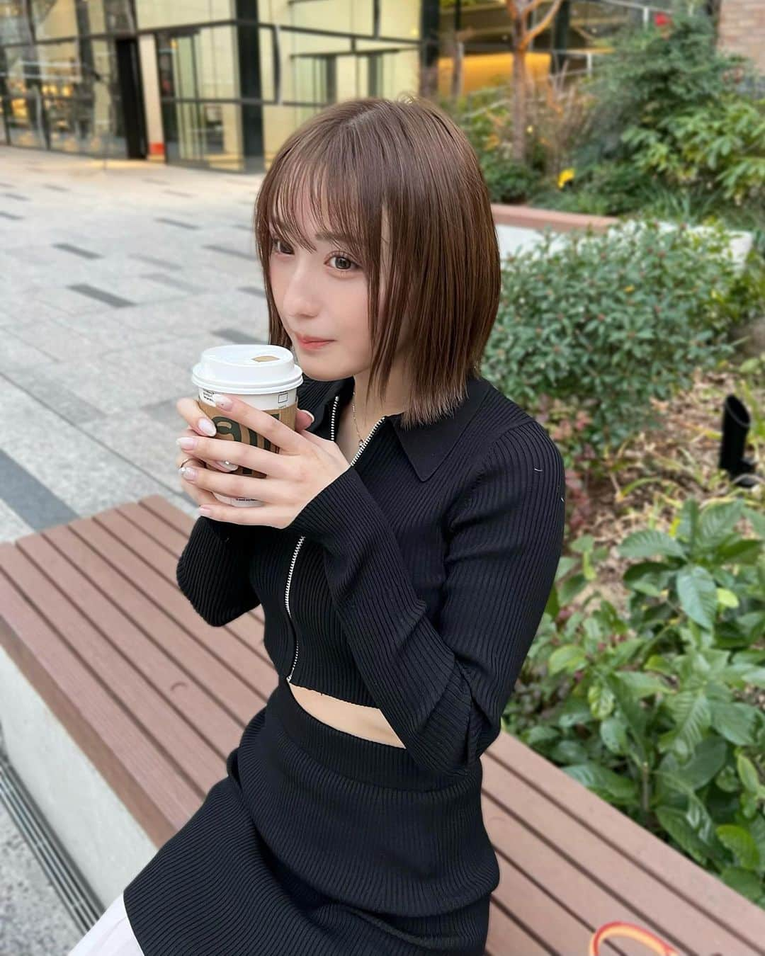 伊藤愛真さんのインスタグラム写真 - (伊藤愛真Instagram)「マイカーでドライブしてきた🚗🤍 前よりは大きい車だから 運転楽しすぎる☺️ . さあ帰ってスプラ3やって ドラマ見よっと❤️‍🔥最高！！ . setup: snidel . . . #snidel#ootd#セットアップ」2月4日 18時18分 - __emagram