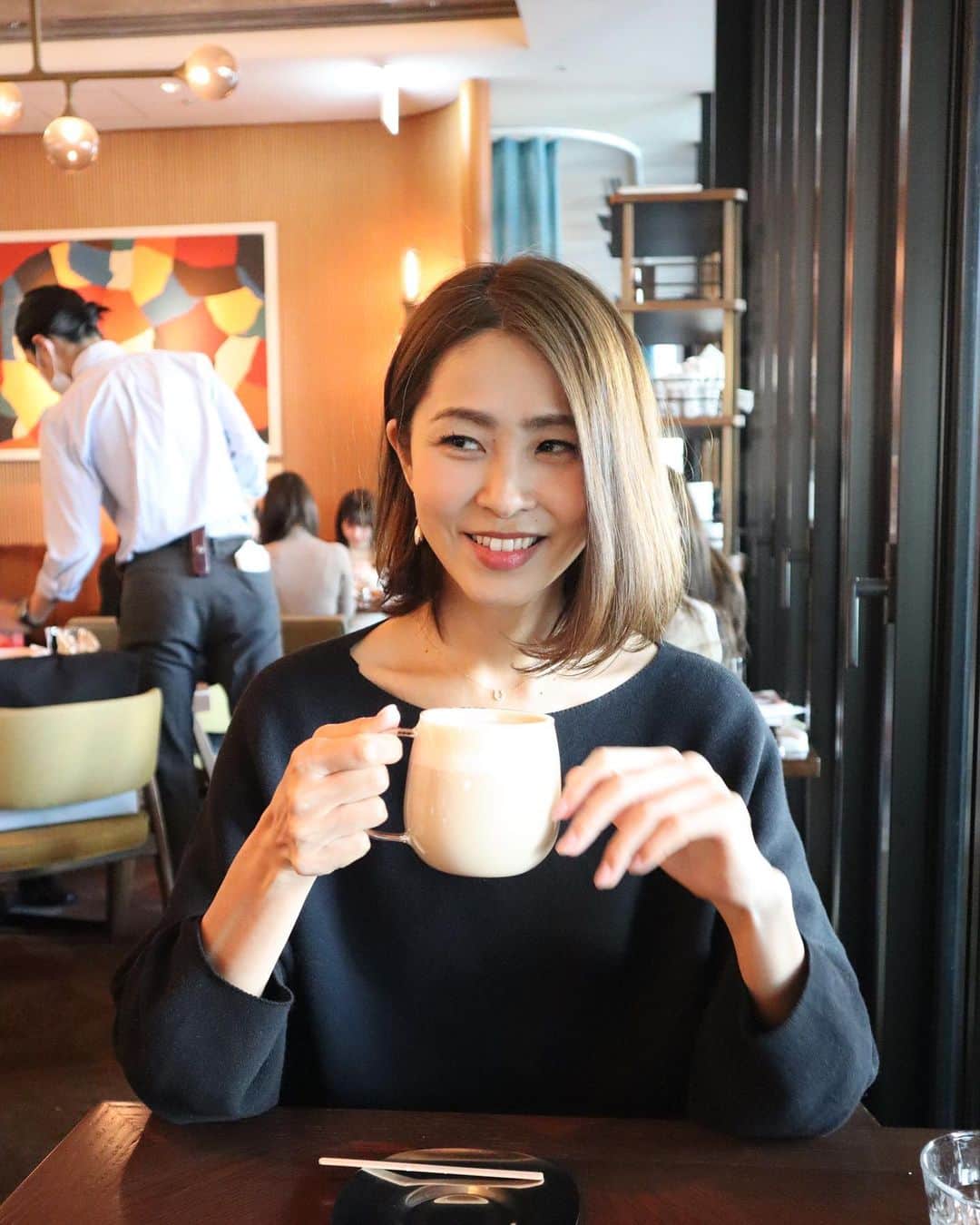 坂元美香さんのインスタグラム写真 - (坂元美香Instagram)「ただいま〜！東京戻りました。  最近喫茶店ばかり巡ってるから 久々にカフェ入った。  どこかいい喫茶店ないかなー 喫茶店情報求む（要禁煙）  #青山  #カフェじゃなくて #喫茶店がいいの #喫茶店好き」2月4日 18時31分 - mika_saka