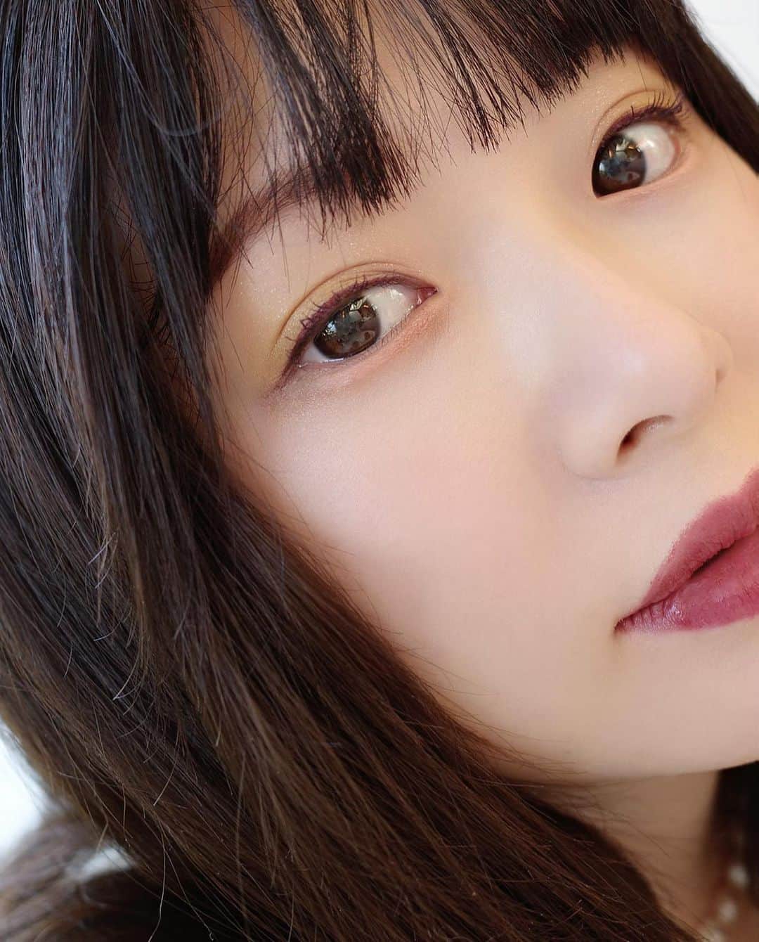 西川瑞希（みずきてぃ）さんのインスタグラム写真 - (西川瑞希（みずきてぃ）Instagram)「上瞼にイエローとラメ、下瞼にピンクの組み合わせがお気に入りだったアイメイク🌼🌸春っぽく、今年っぽく、おしゃれ見せできる色味。気持ちも明るくなるねっ☺︎  eye... @anjircosmetics イレジスダブルアイシャドウ 01 Pink Fig  lip… @biople @miteaorganic.jp  ✴︎セラムオイルリップスティック フィグタルト(ピンクボルドー)  #mizukitotalbeauty #makeup #anjir #newcosmetics #cosme #eyeshadow #春カラー #春メイク #コスメ紹介 #新作コスメ #アイシャドウ #リップ #ピンクメイク #メイクアップ」2月4日 19時29分 - mizuki_nishikawa_