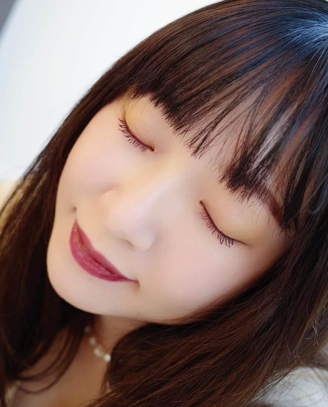 西川瑞希（みずきてぃ）さんのインスタグラム写真 - (西川瑞希（みずきてぃ）Instagram)「上瞼にイエローとラメ、下瞼にピンクの組み合わせがお気に入りだったアイメイク🌼🌸春っぽく、今年っぽく、おしゃれ見せできる色味。気持ちも明るくなるねっ☺︎  eye... @anjircosmetics イレジスダブルアイシャドウ 01 Pink Fig  lip… @biople @miteaorganic.jp  ✴︎セラムオイルリップスティック フィグタルト(ピンクボルドー)  #mizukitotalbeauty #makeup #anjir #newcosmetics #cosme #eyeshadow #春カラー #春メイク #コスメ紹介 #新作コスメ #アイシャドウ #リップ #ピンクメイク #メイクアップ」2月4日 19時29分 - mizuki_nishikawa_