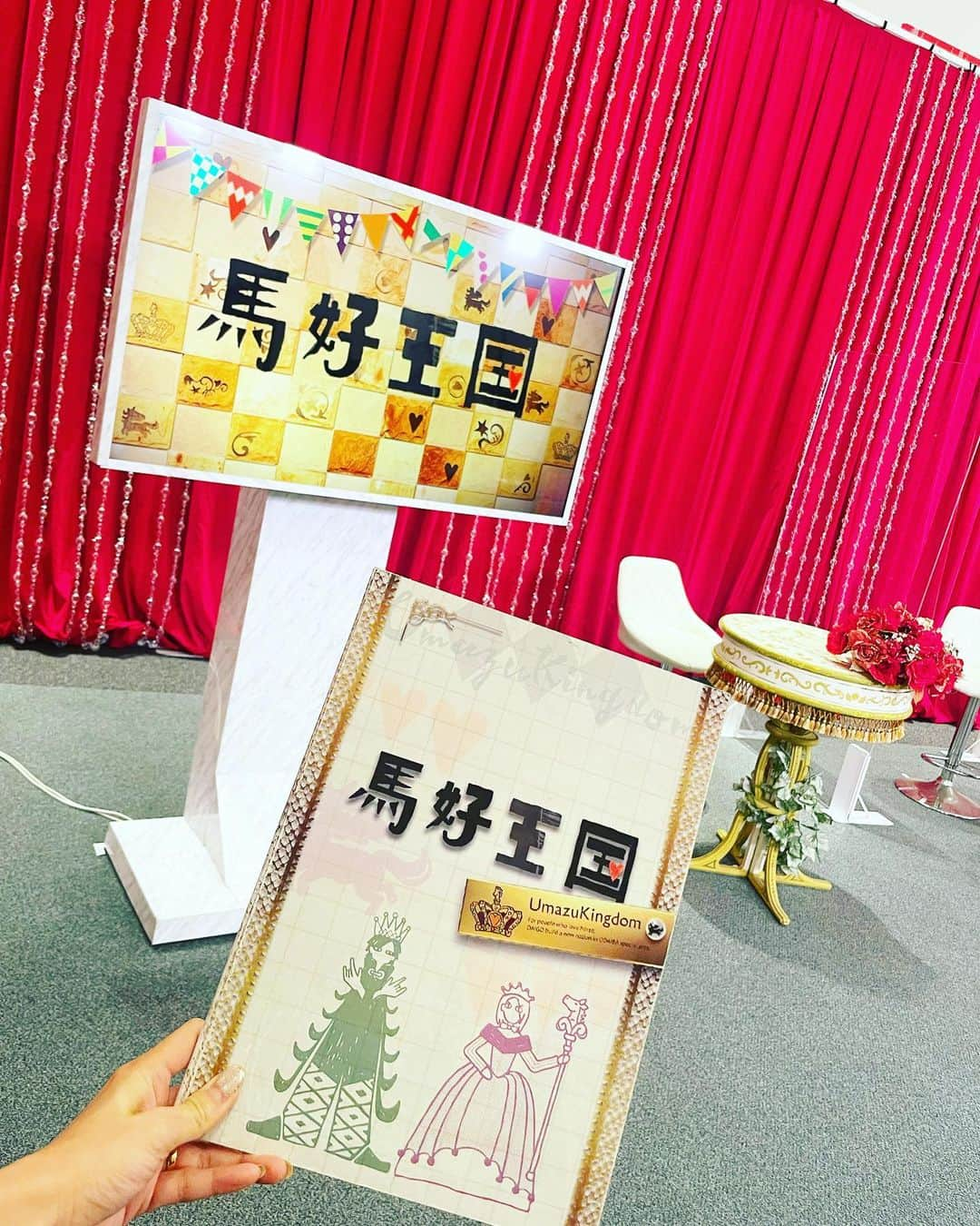 小澤陽子さんのインスタグラム写真 - (小澤陽子Instagram)「𝚊𝚝 𝚠𝚘𝚛𝚔☻  今年も！この時期がやって参りました🌹  馬好王国 presents, 〝UmazuKingdom Award 2022〟🏆✨  (※ 一部地域を除く,今夜25:15 OA.)  毎年、競馬界で活躍された “競馬人”たちを  番組の独断と偏見で勝手に表彰する、 大変 栄誉ある?賞になっております☺️💭🫣🤔  今回も受賞者にも登場いただきました🤩 さて、今年の受賞者は…！？  ゲストには、狩野英孝さんです🍜  #馬好王国 #UmazuKingdomAward #🏆  #衣装 が #アワード に相応しく #とっても華やかでかわいかったので #この細やかなデザインをどう伝えるか格闘…👗 #本日の髪型と衣装🌸」2月4日 19時53分 - yoko.ozawa729