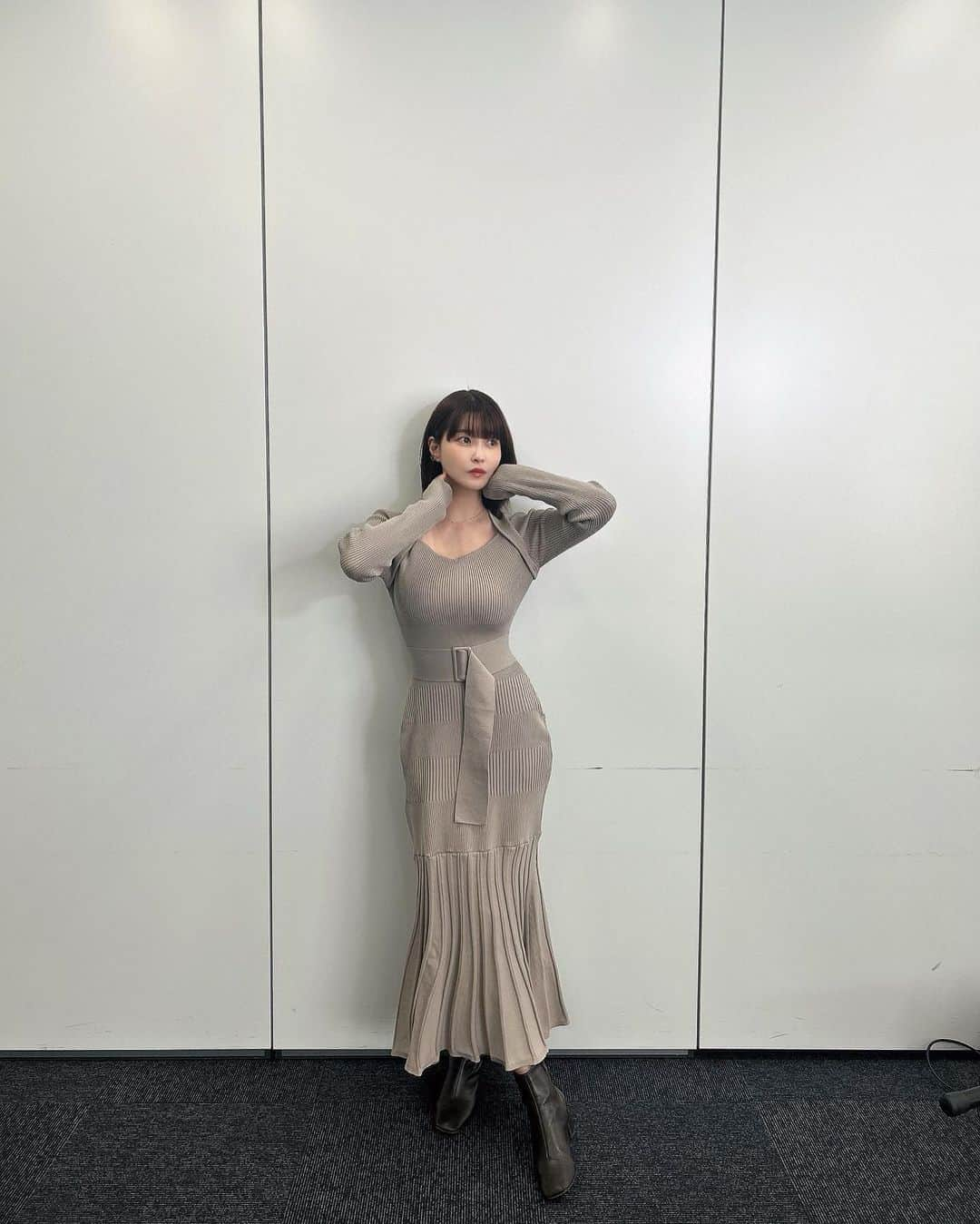 岸明日香さんのインスタグラム写真 - (岸明日香Instagram)「今日の収録で着たお洋服🐰✨  あ〜笑った🤣🌸 放送日はまた告知します🫶」2月4日 21時49分 - aspoo02