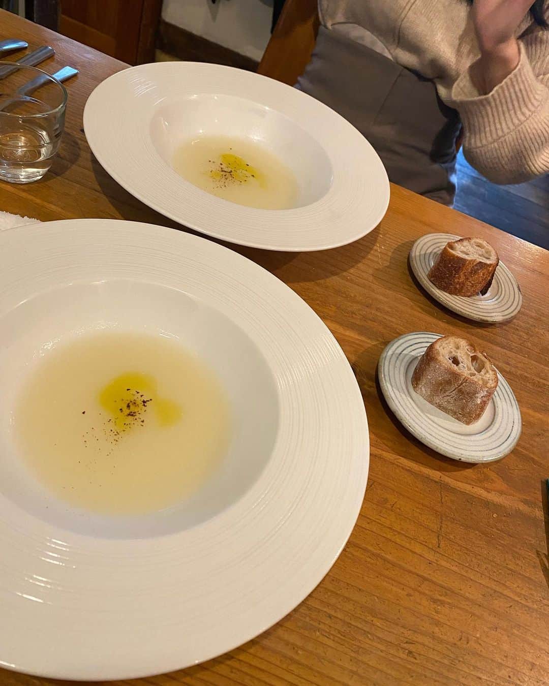 山下七子さんのインスタグラム写真 - (山下七子Instagram)「大学のお友達とランチへ🍝 念願のフィリペペに行ってきました〜✨✨  どれも美味しそうで迷ったけど今回は 生ハムとレモンのクリームパスタにしました🍋 違う味も食べてみたいね〜とお話しました🎶  デザートもすごく美味しくて大満足！🤎🤎  #福岡県#福岡ランチ#福岡パスタ#パスタ#クリームパスタ#警固グルメ #警固#薬院ランチ」2月4日 22時15分 - yamashita_nanako