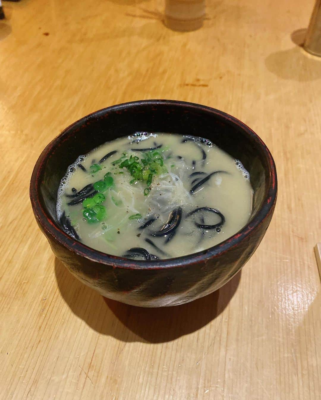 道岡桃子さんのインスタグラム写真 - (道岡桃子Instagram)「焼き鳥♪  レバーが好きです！  〆はラーメン🍜  後輩アナが撮ってくれました✌️  P.S.フォロワーさんが✨ ３万３０００人になりましたーーー‼️ いつもありがとうございます🙇‍♀️  #焼き鳥  #レバー  #ラーメン  #喜鈴別邸  #恵比寿  #恵比寿グルメ」2月4日 23時36分 - momoko_ana